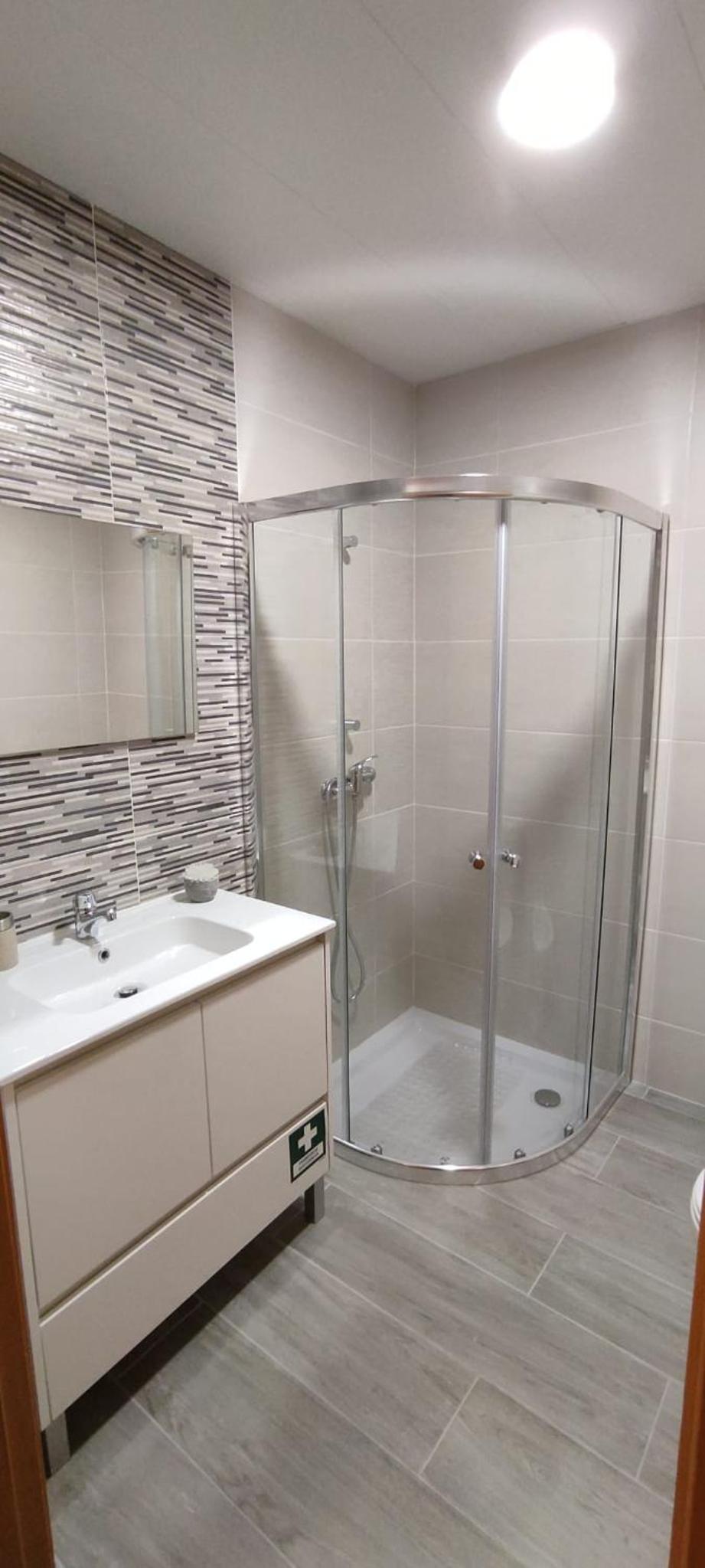 Twin Room with Private Bathroom photo 3