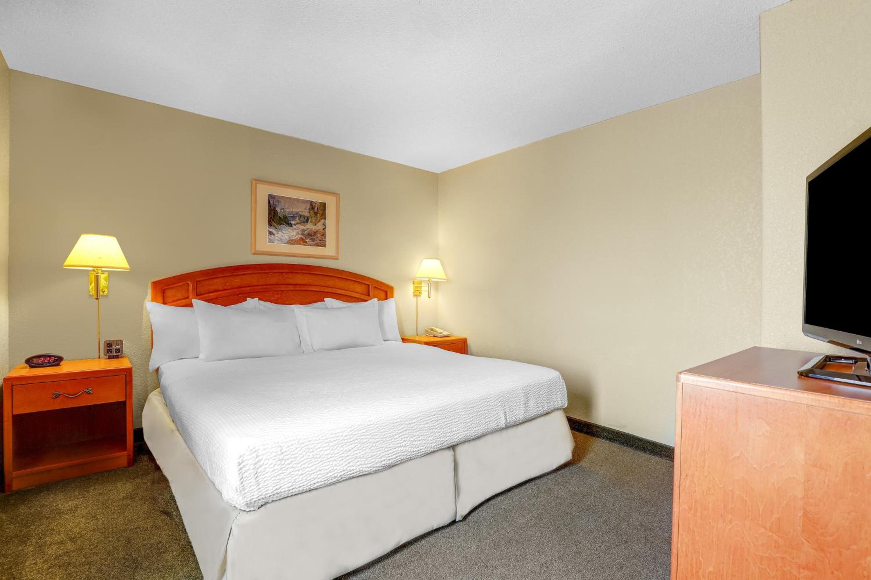 Deluxe King Room - Non-Smoking photo 1