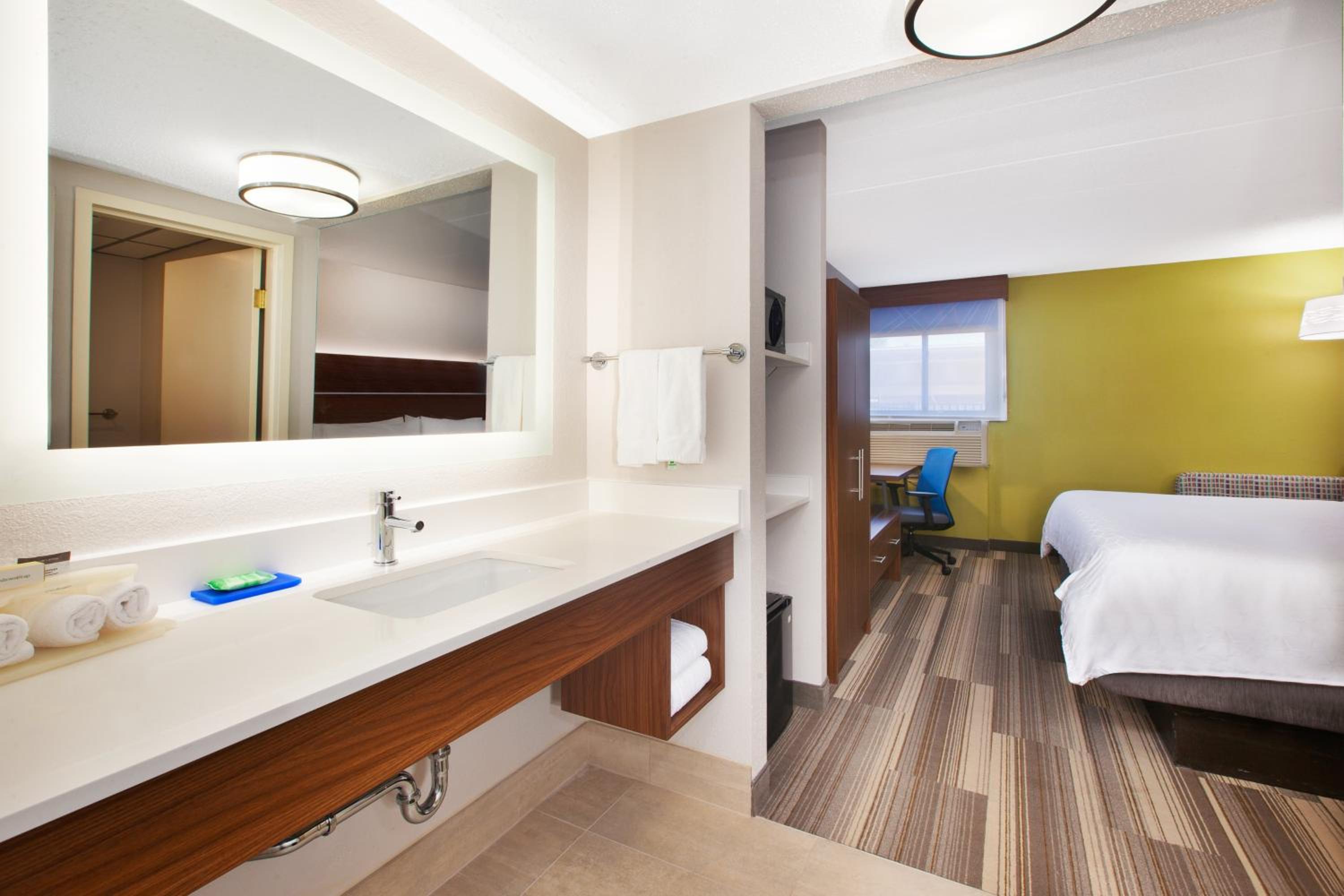 Standard King Room - Photo 1