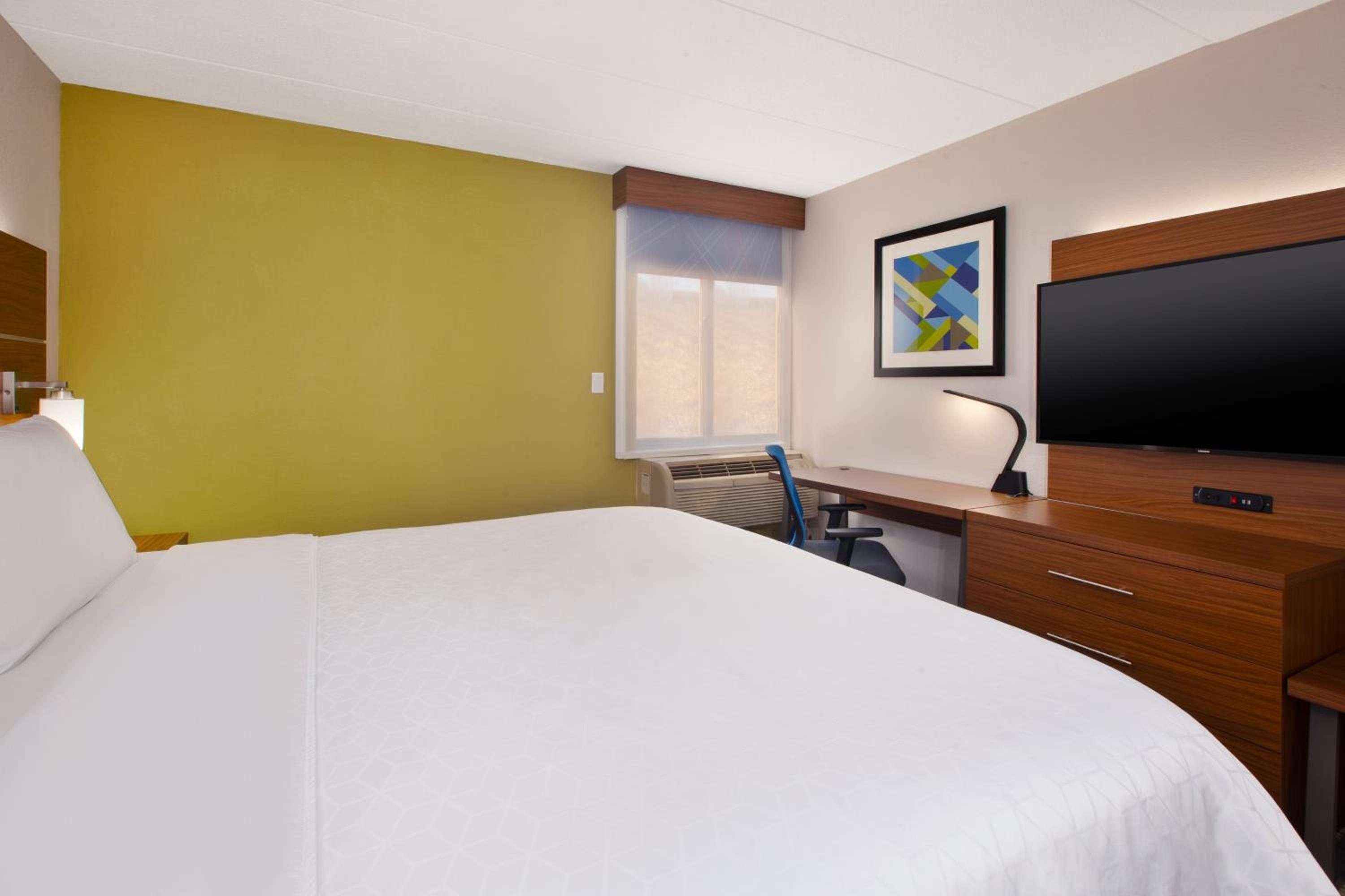 Standard King Room - Photo 5