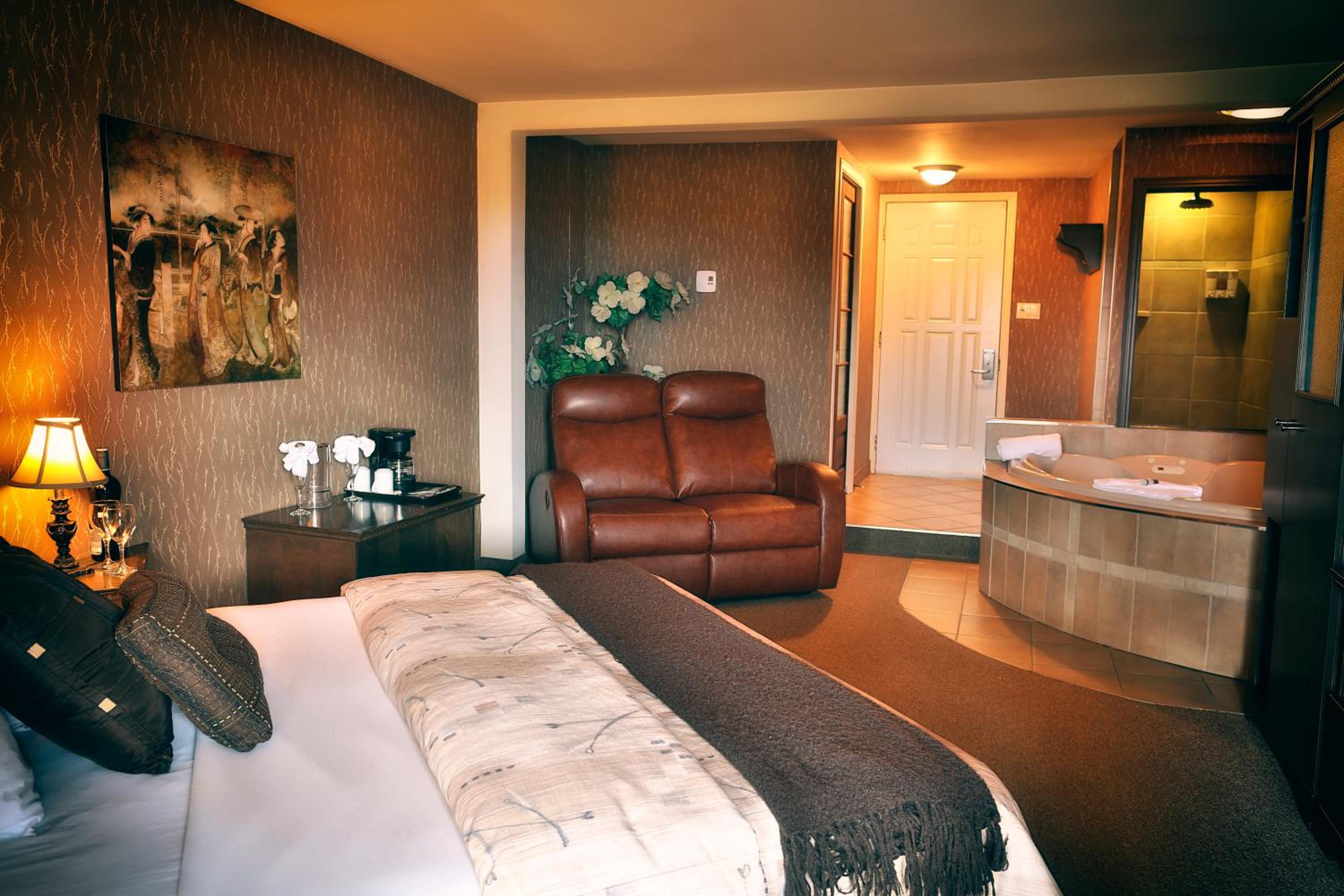 Queen Suite with Terrace - Photo 3