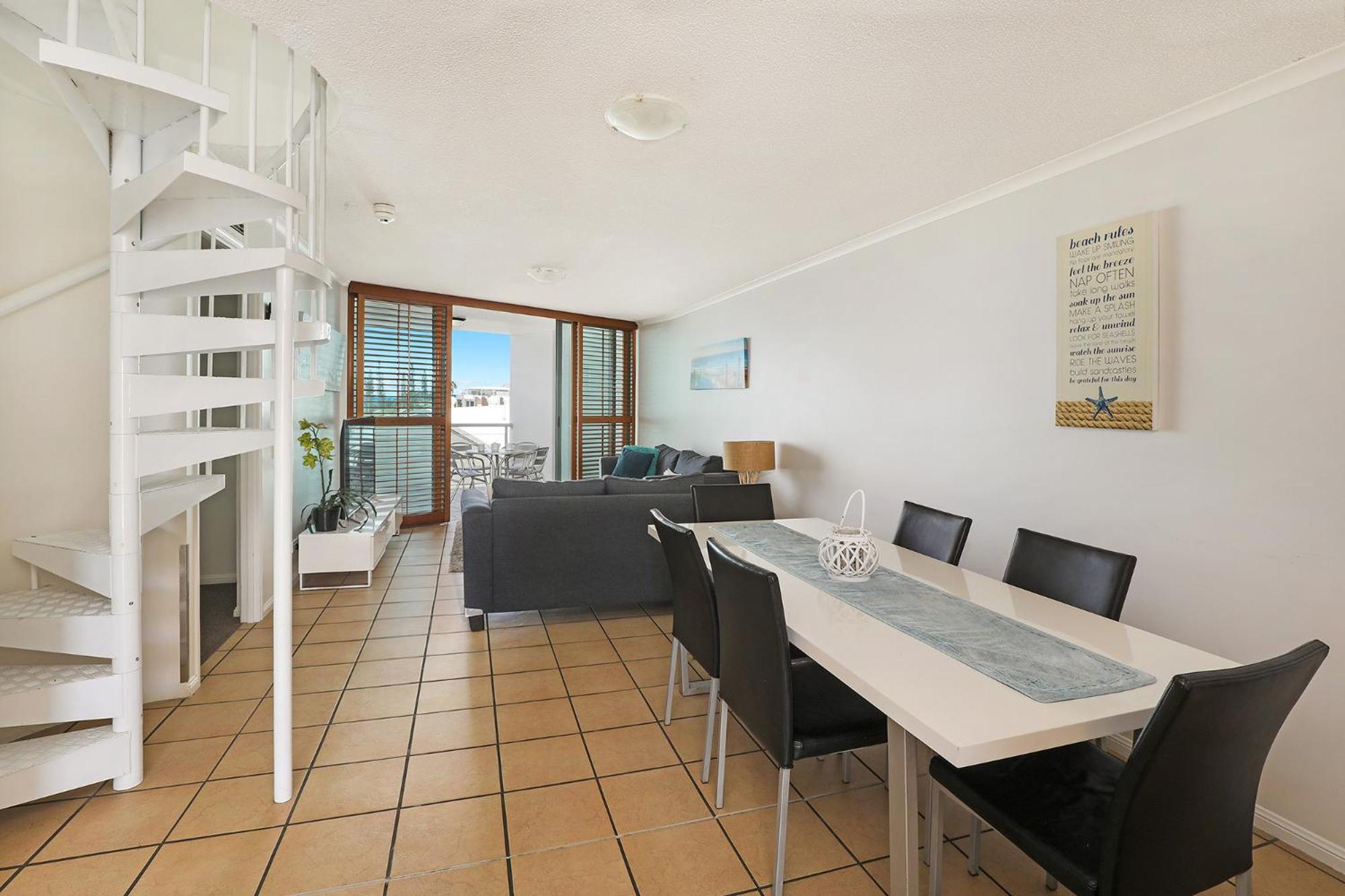 Superior Two Bedroom Ocean View Roof Top Apartment photo 3