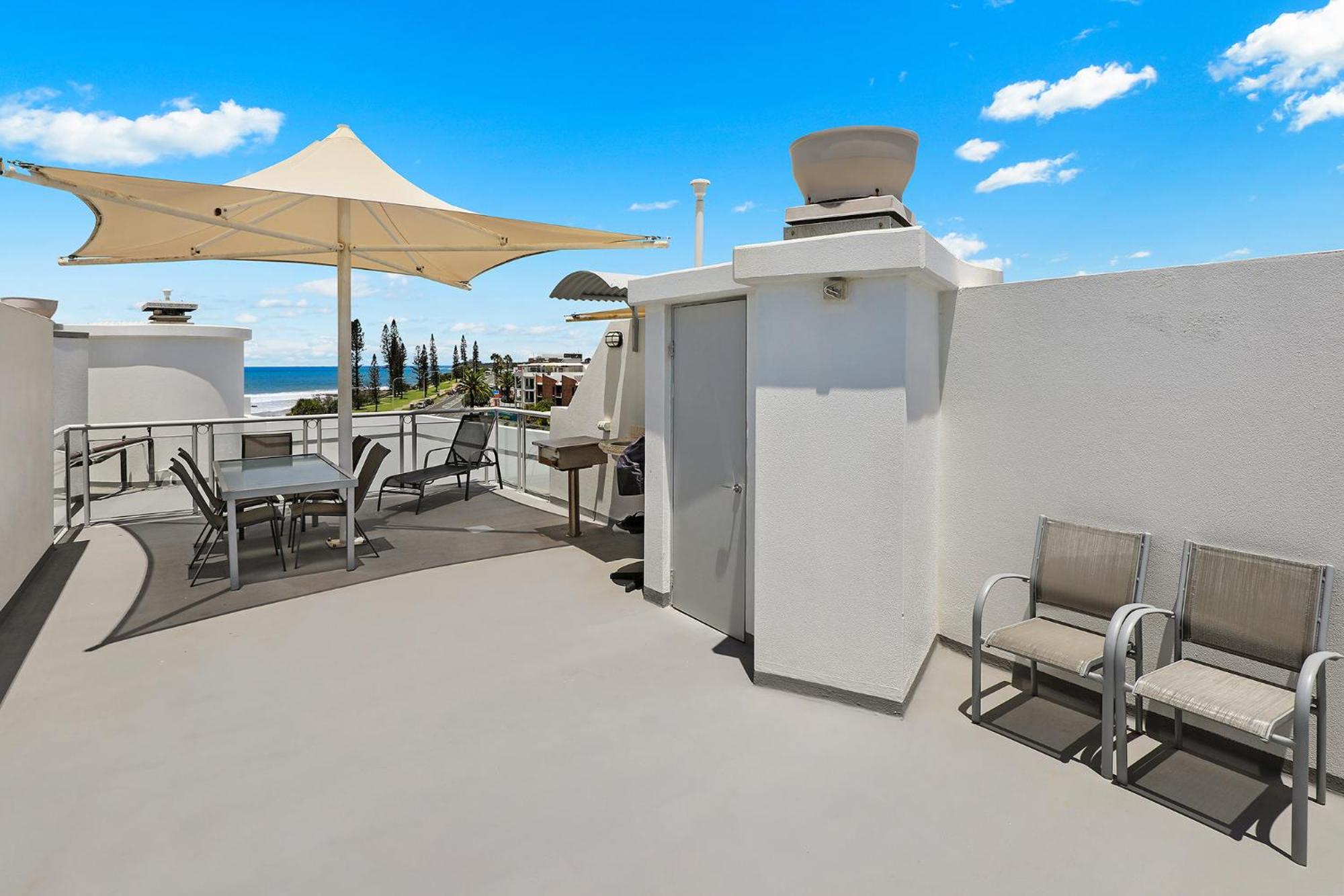 Superior Two Bedroom Ocean View Roof Top Apartment photo 2