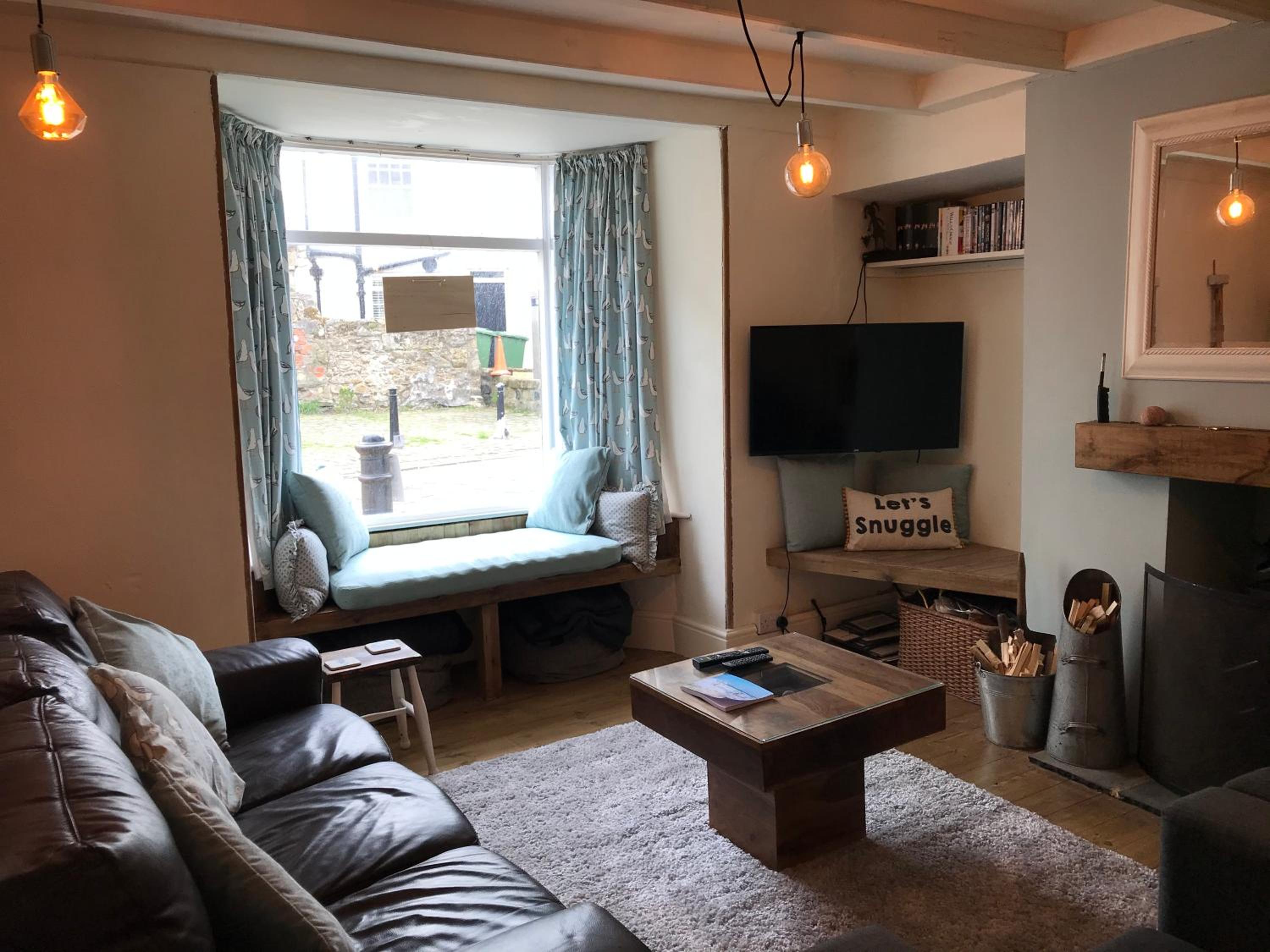 Five-Bedroom House photo 3