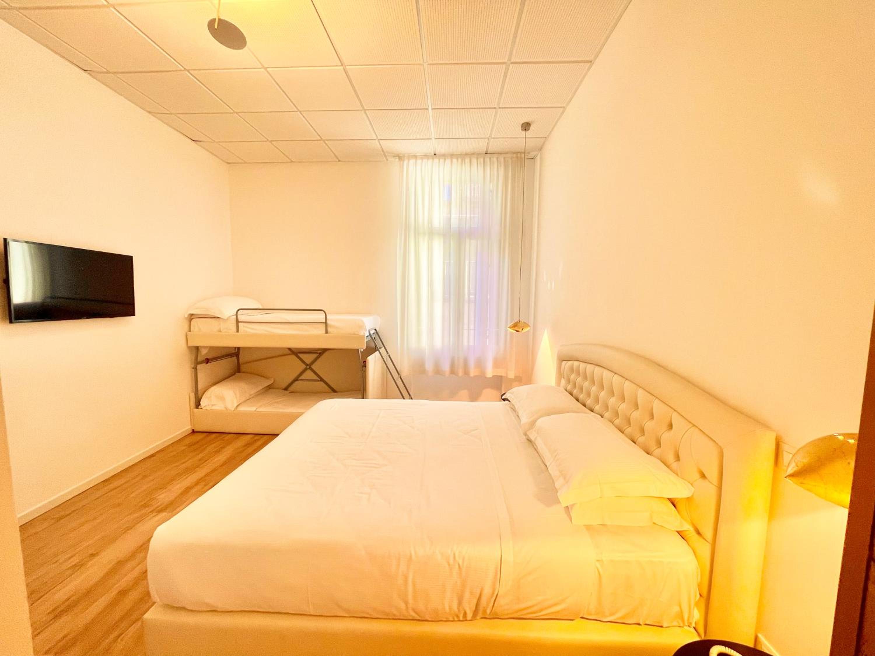Deluxe Family Room - Photo 1