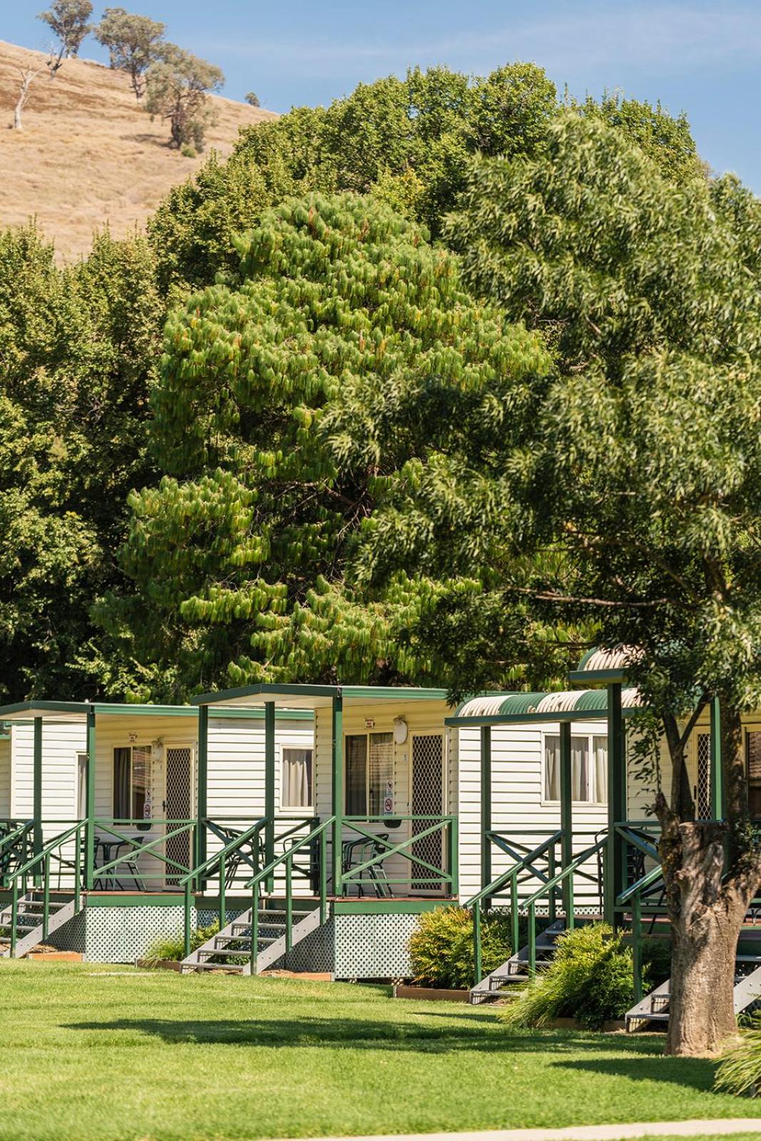 Deluxe Queen Cabin - Not Pet Friendly photo 2