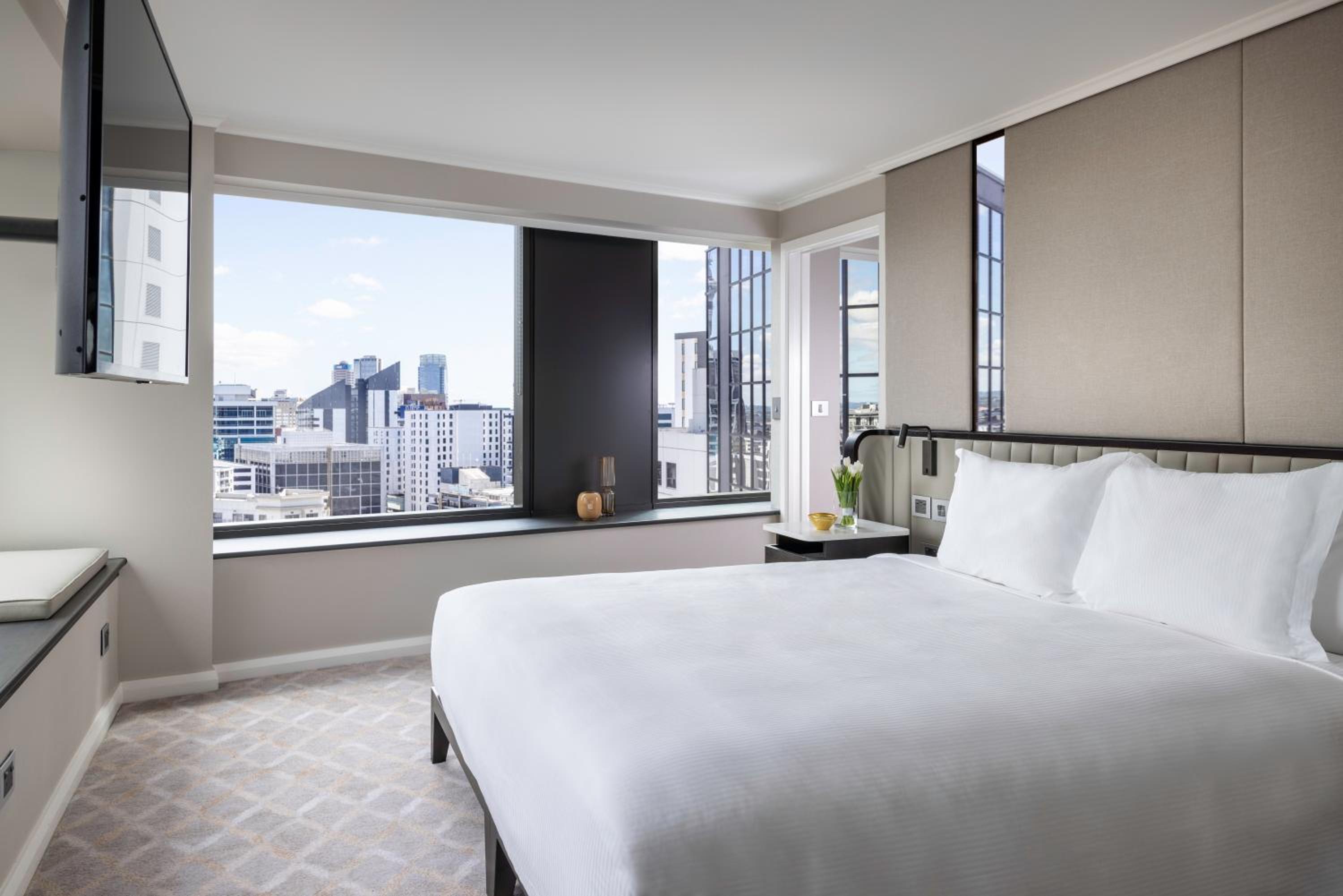 Junior Suite with Kitchenette Pinnacle Tower - Photo 4