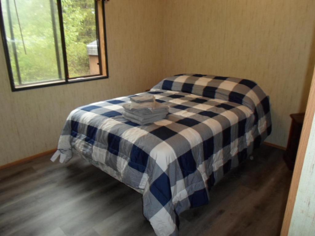 Three-Bedroom House photo 3
