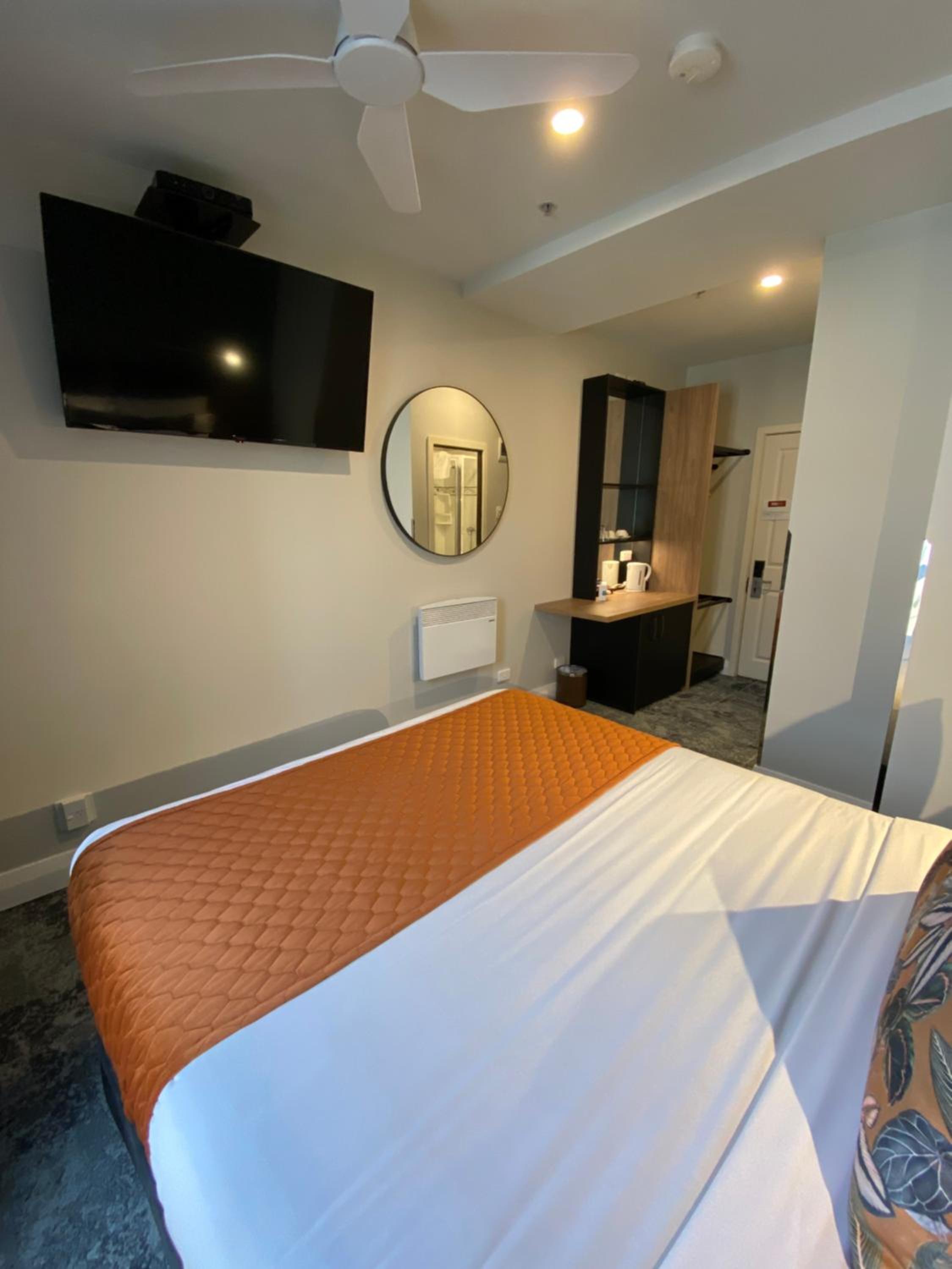 Deluxe Double Room - Photo 11