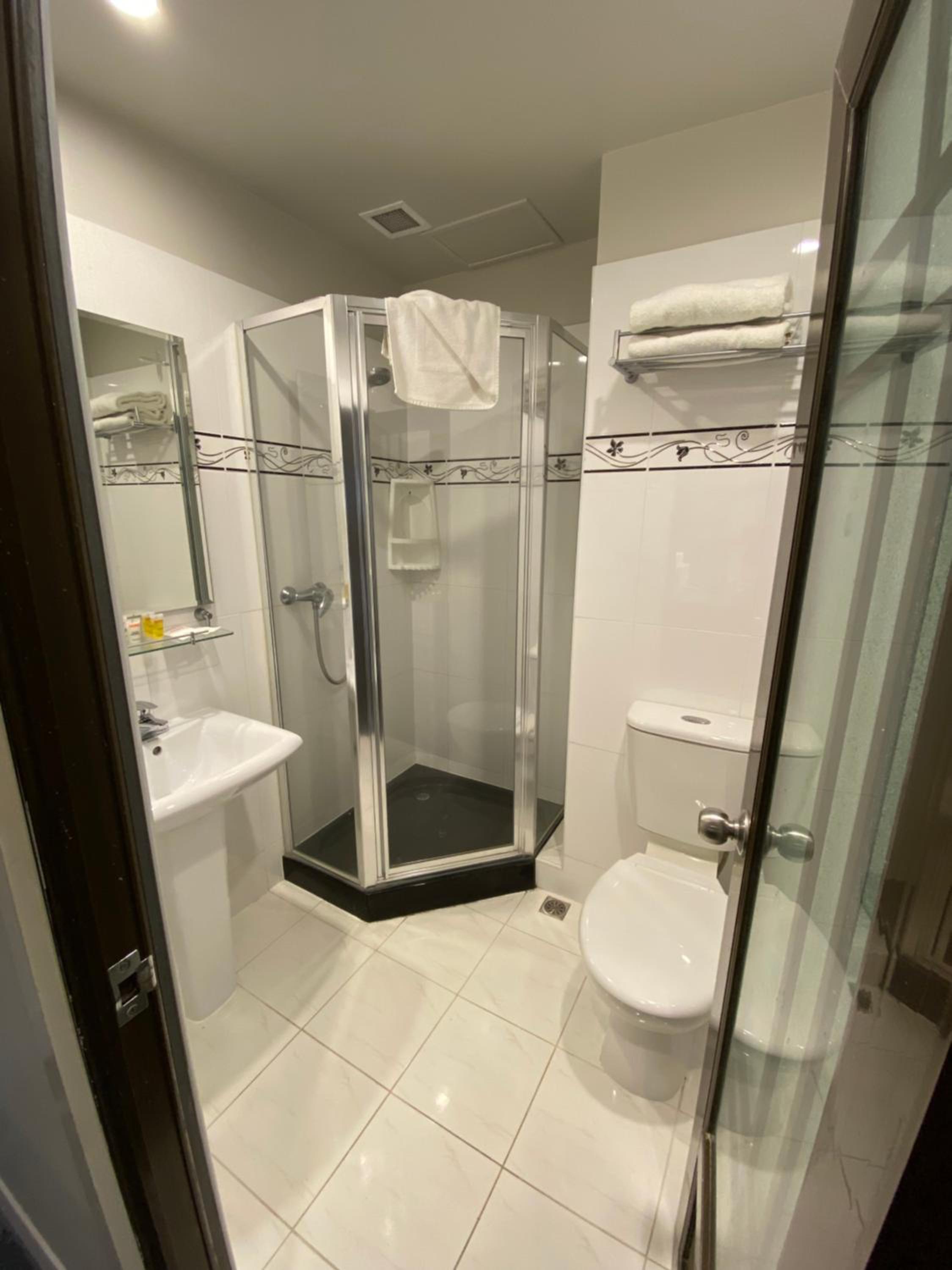 Deluxe Double Room - Photo 20