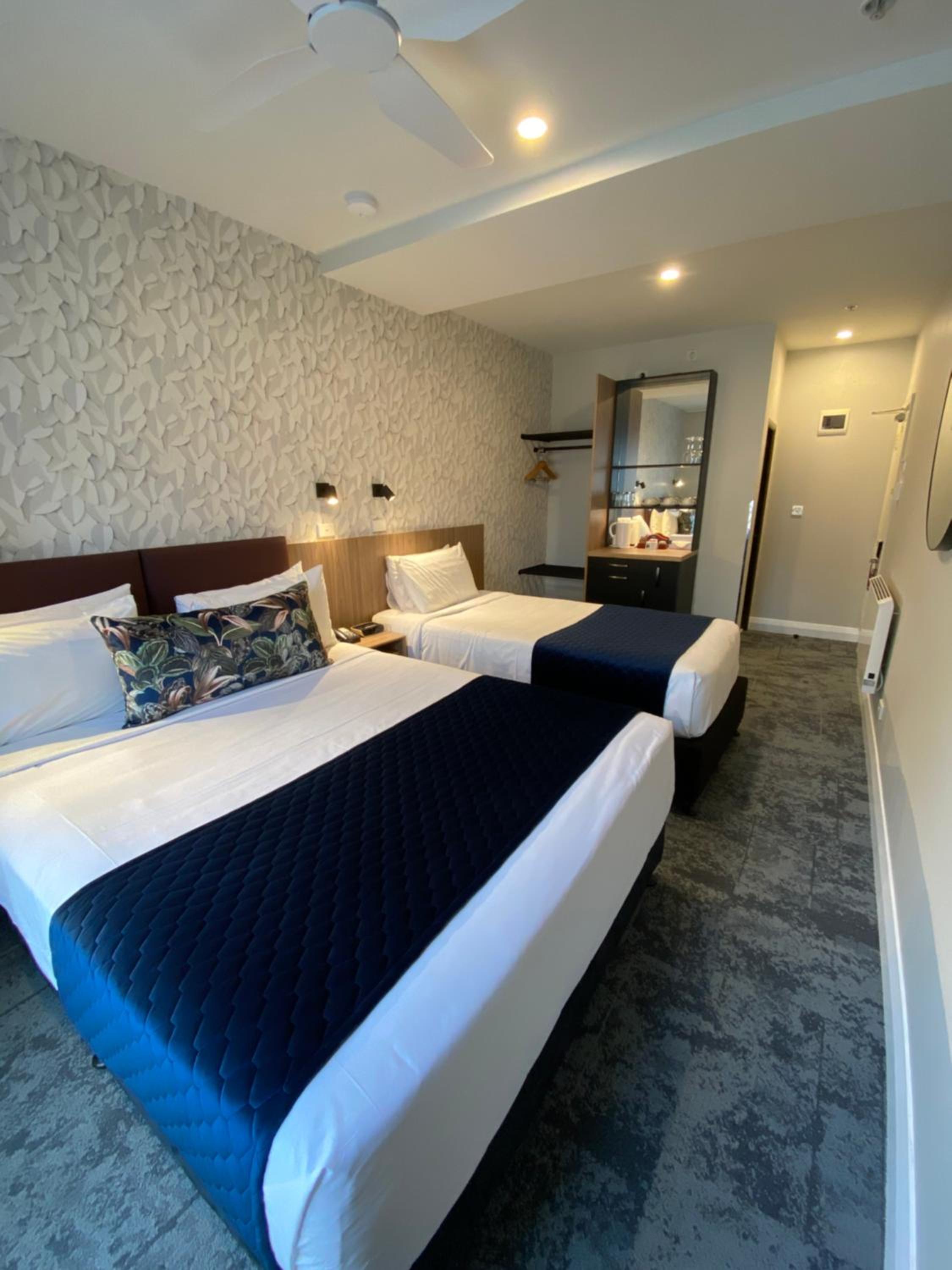Deluxe Twin Room - Photo 9