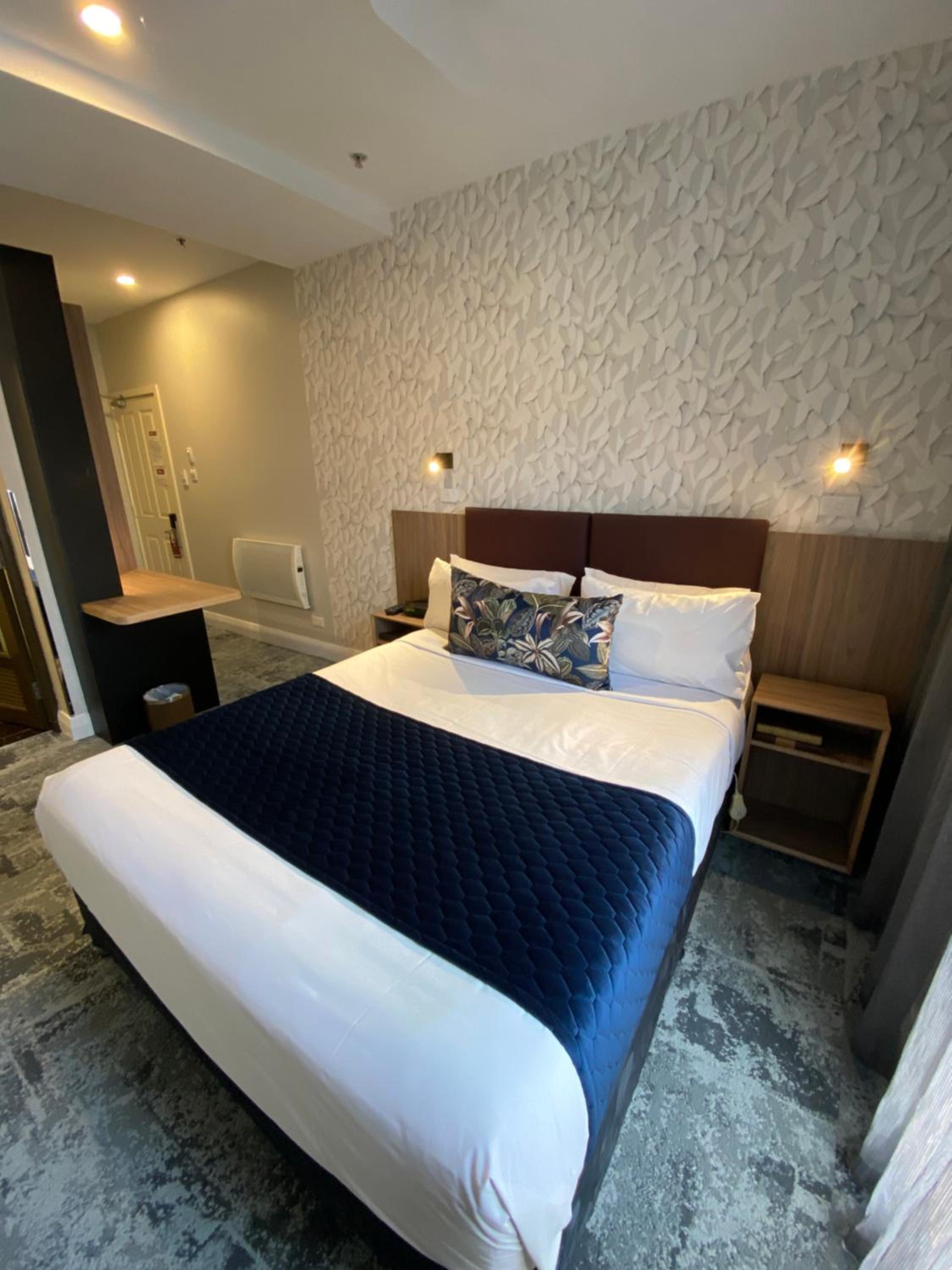 Deluxe Queen Room - Photo 2