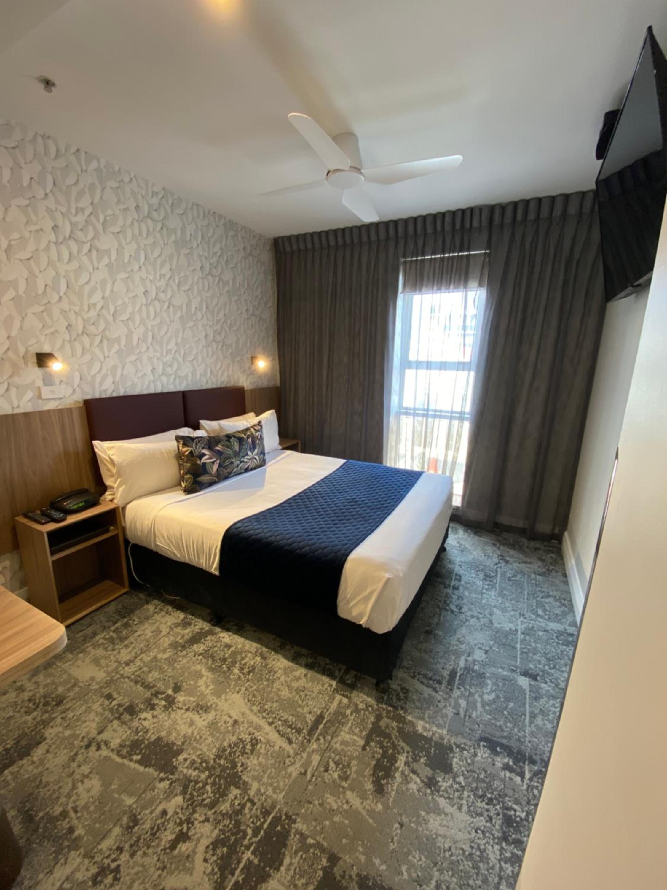 Deluxe Queen Room - Photo 6