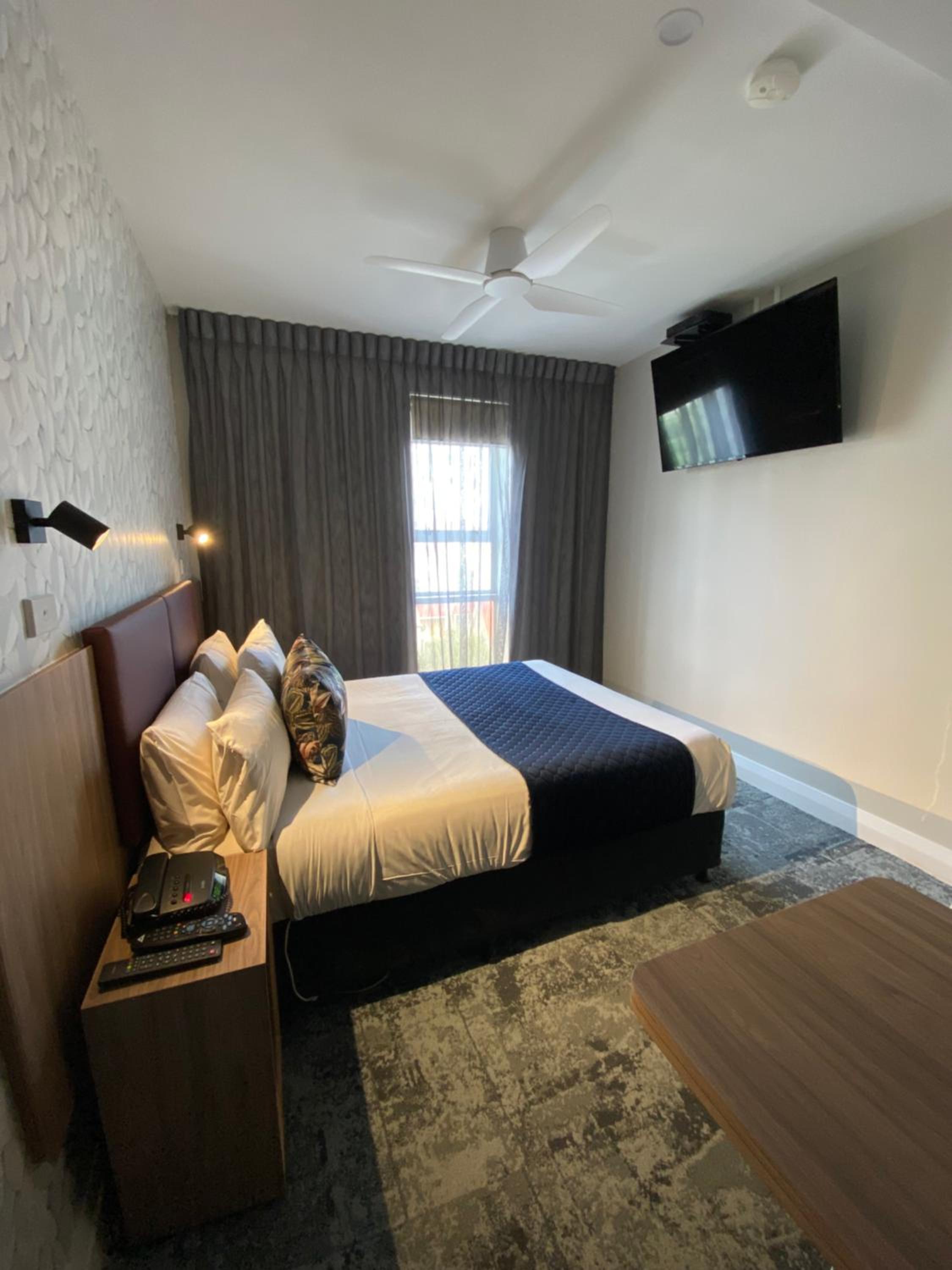 Deluxe Queen Room - Photo 4
