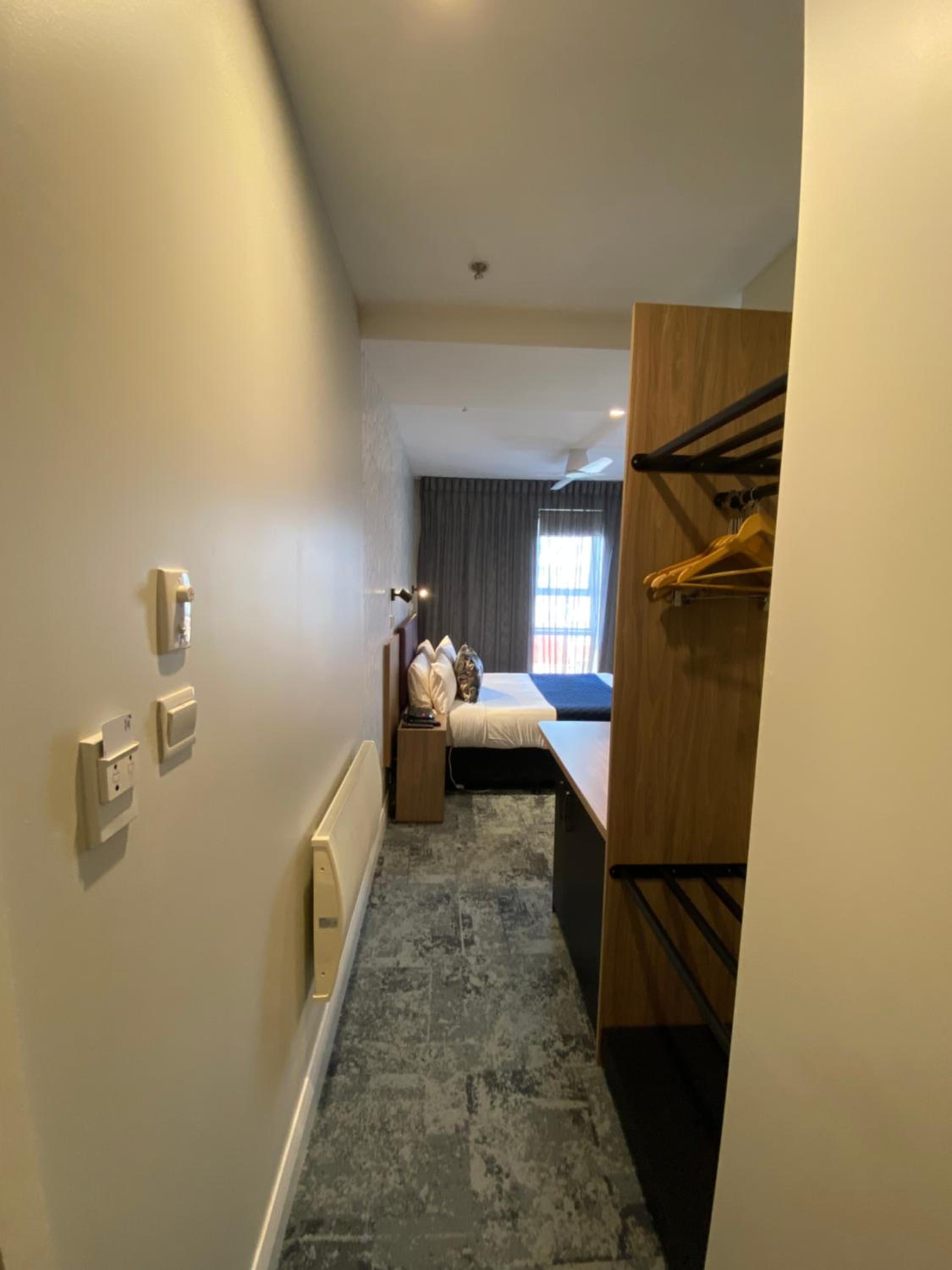 Deluxe Queen Room - Photo 5