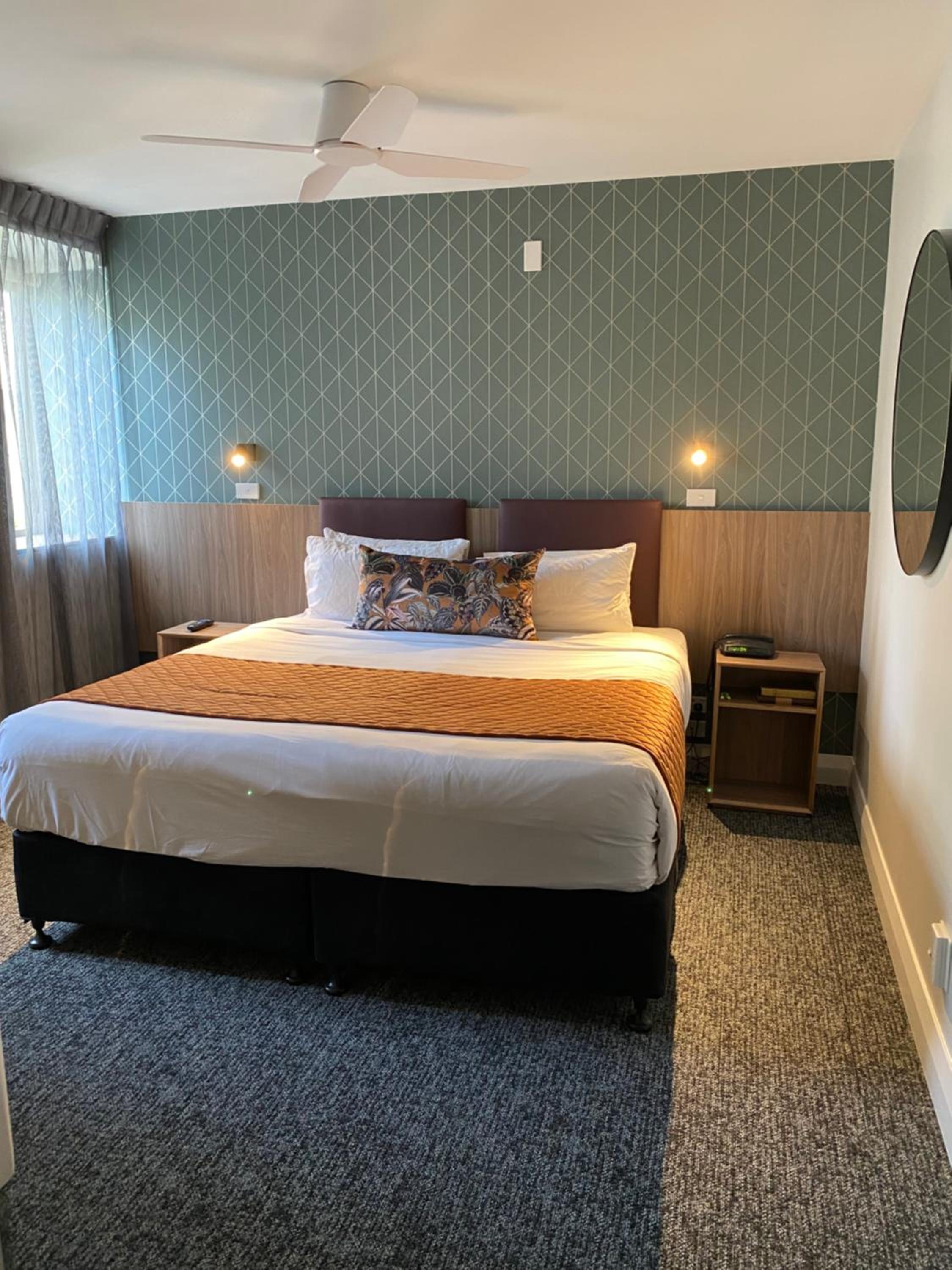Deluxe Queen Room - Photo 1