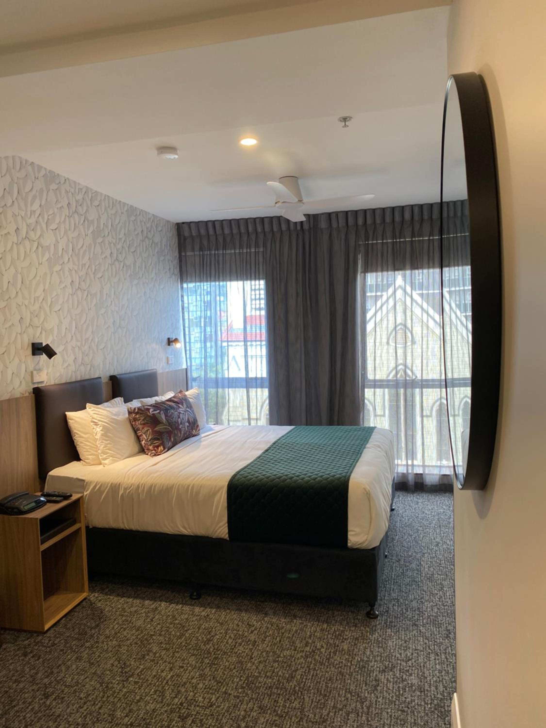 Deluxe King Room - Photo 5