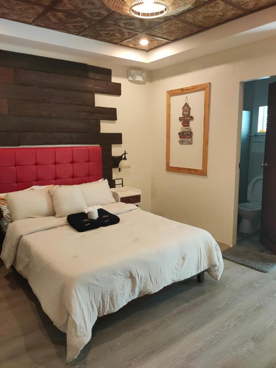Queen Suite - Photo 1