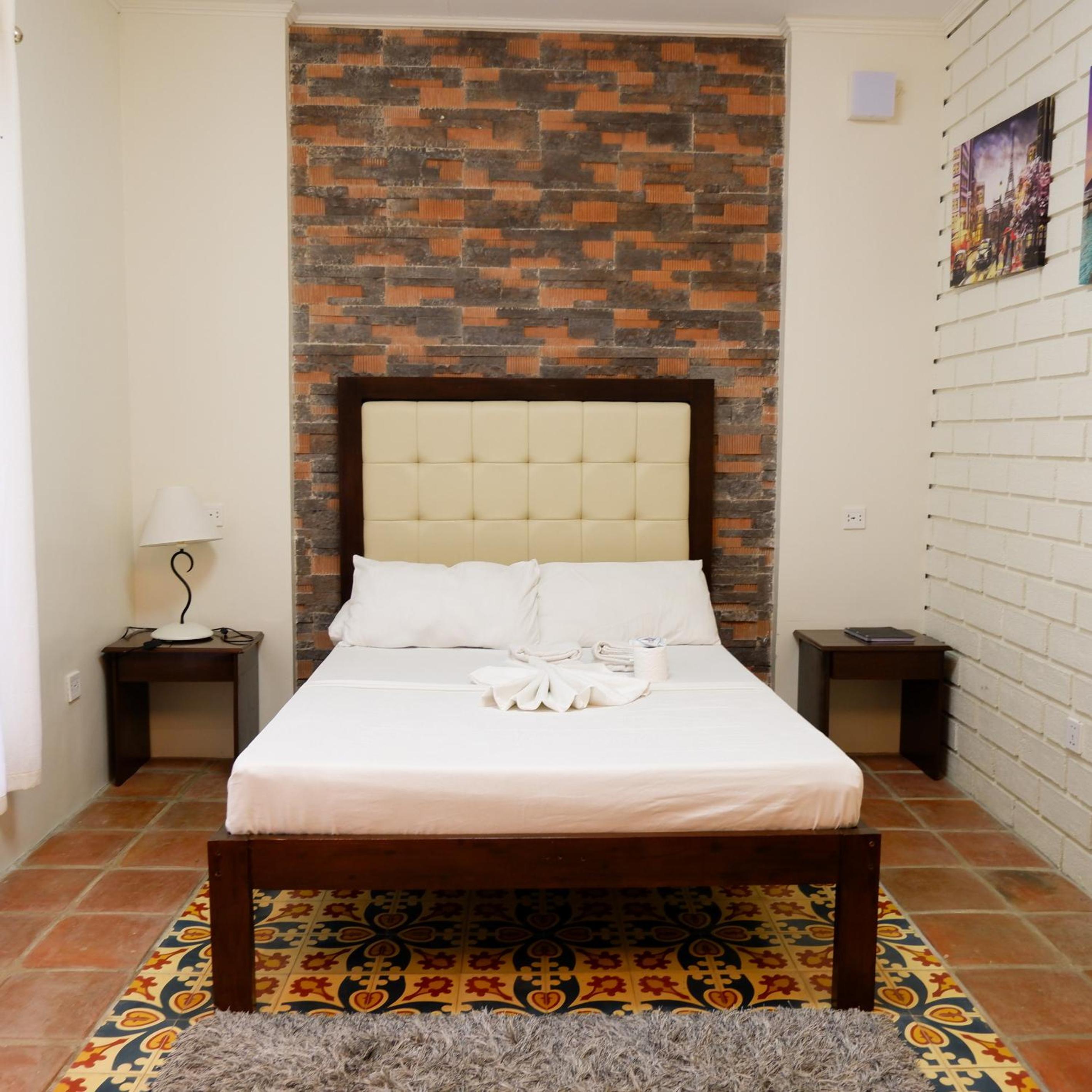 Suite - Photo 1