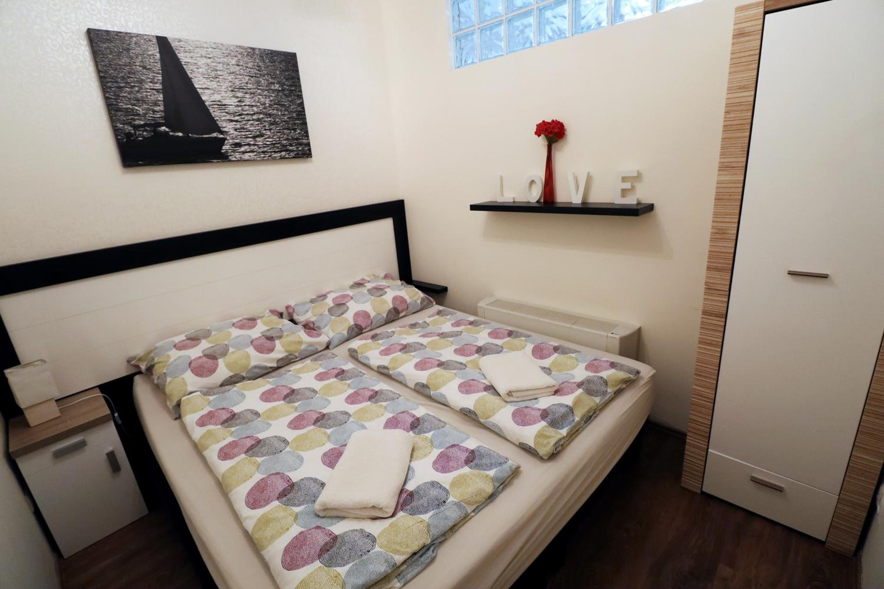 Deluxe Apartment - Photo 8