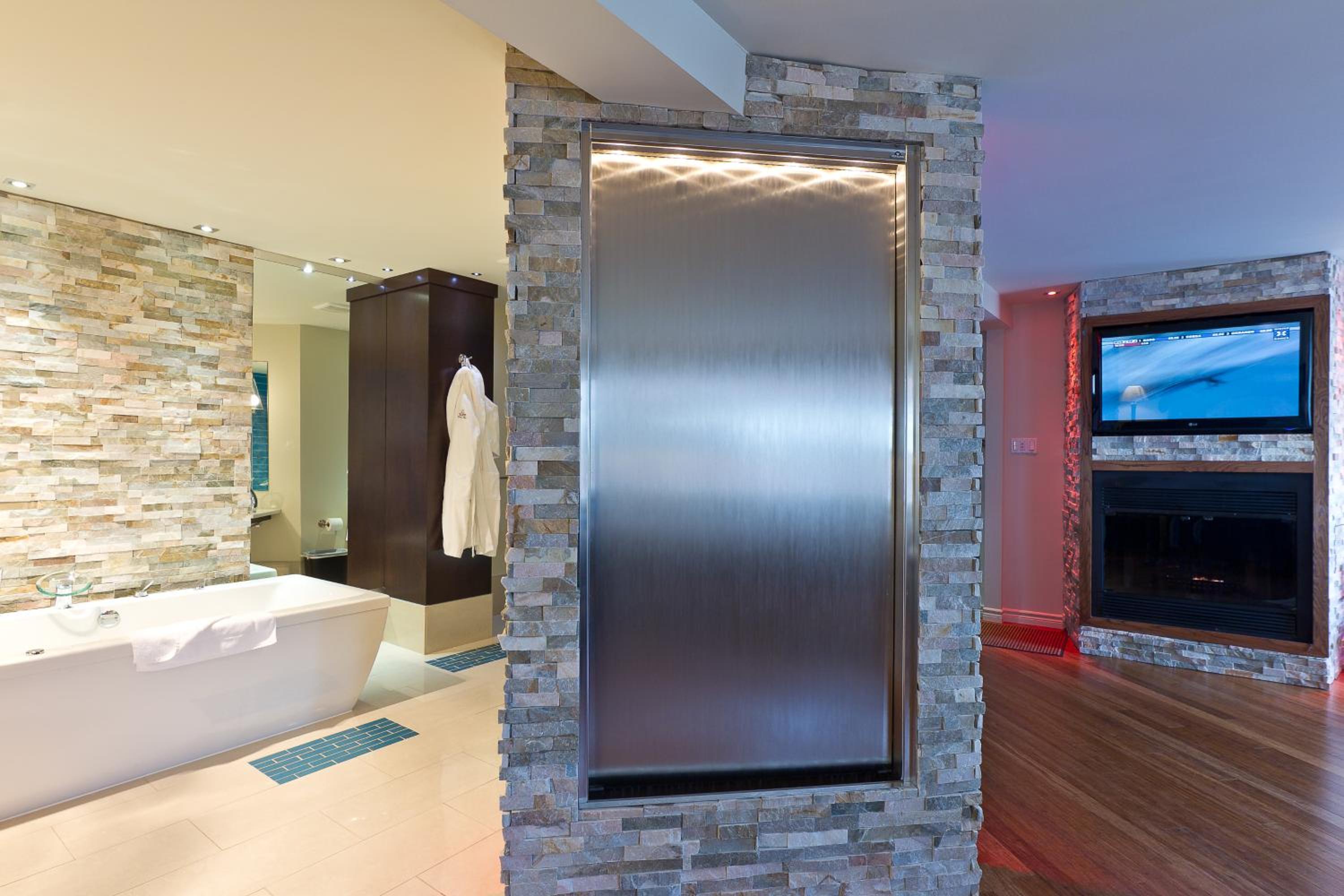 Suite with Spa Bath - Photo 9