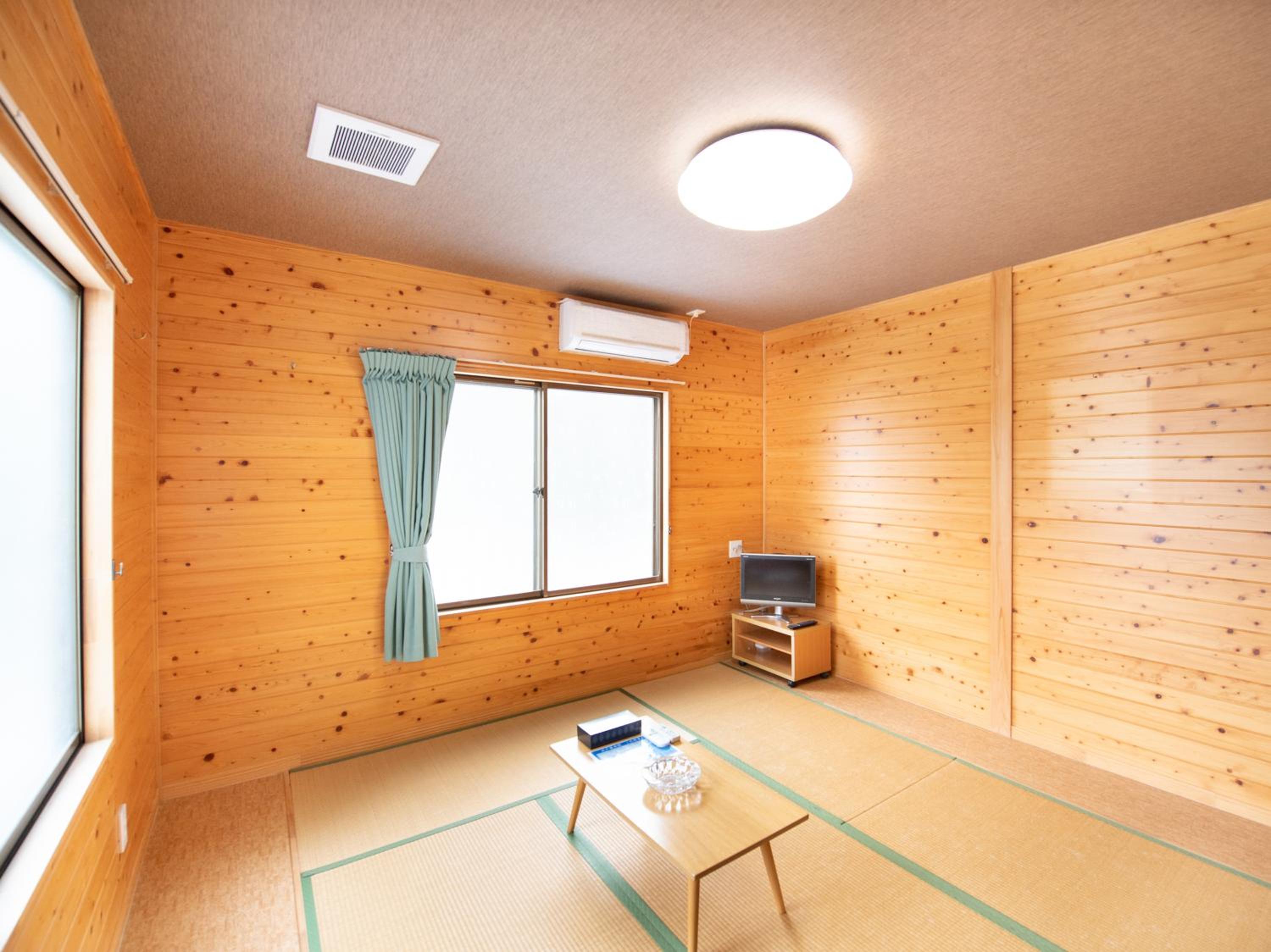 Standard Twin Room with Shared Bathroom