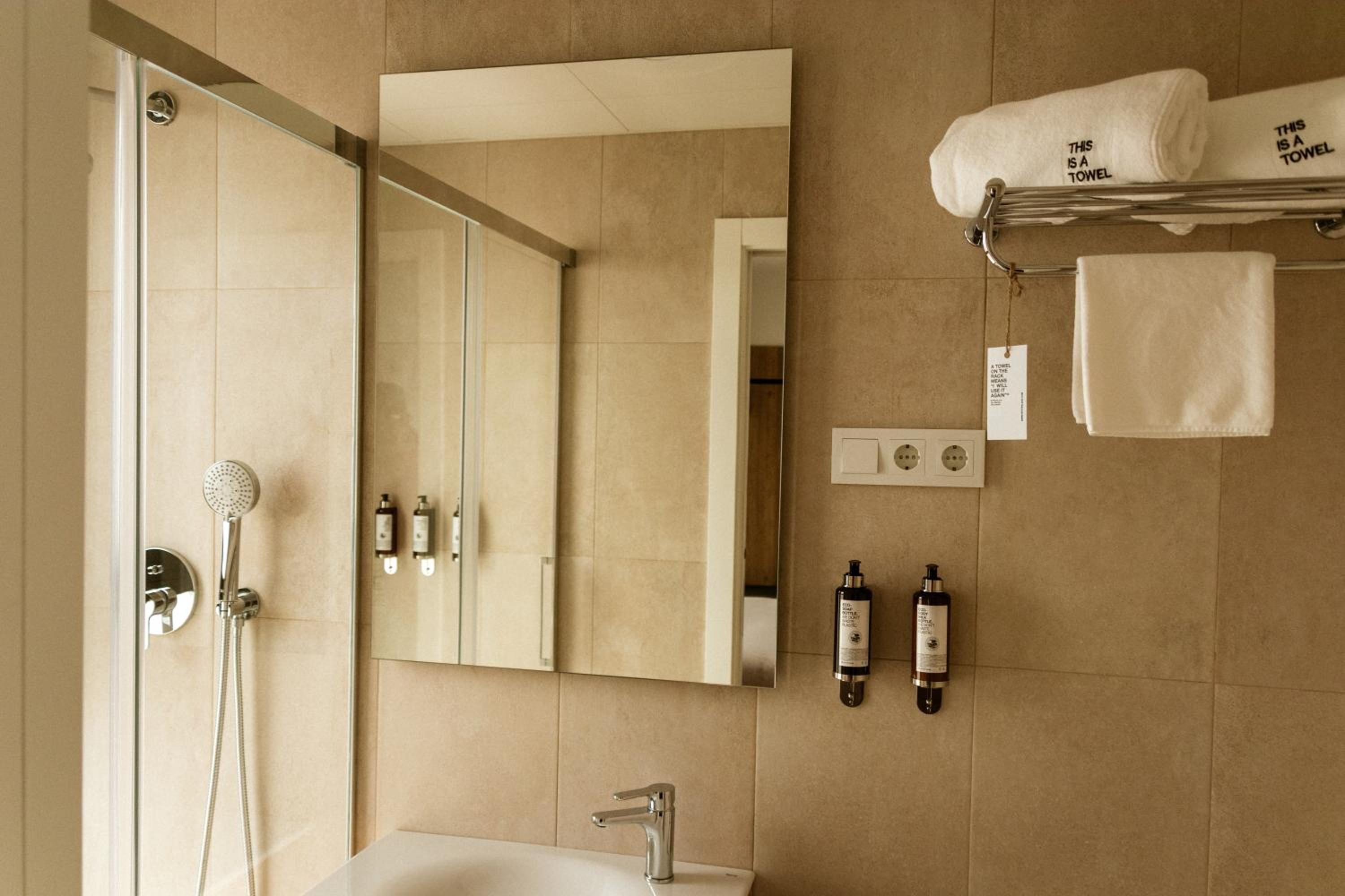 Double Room - Photo 13