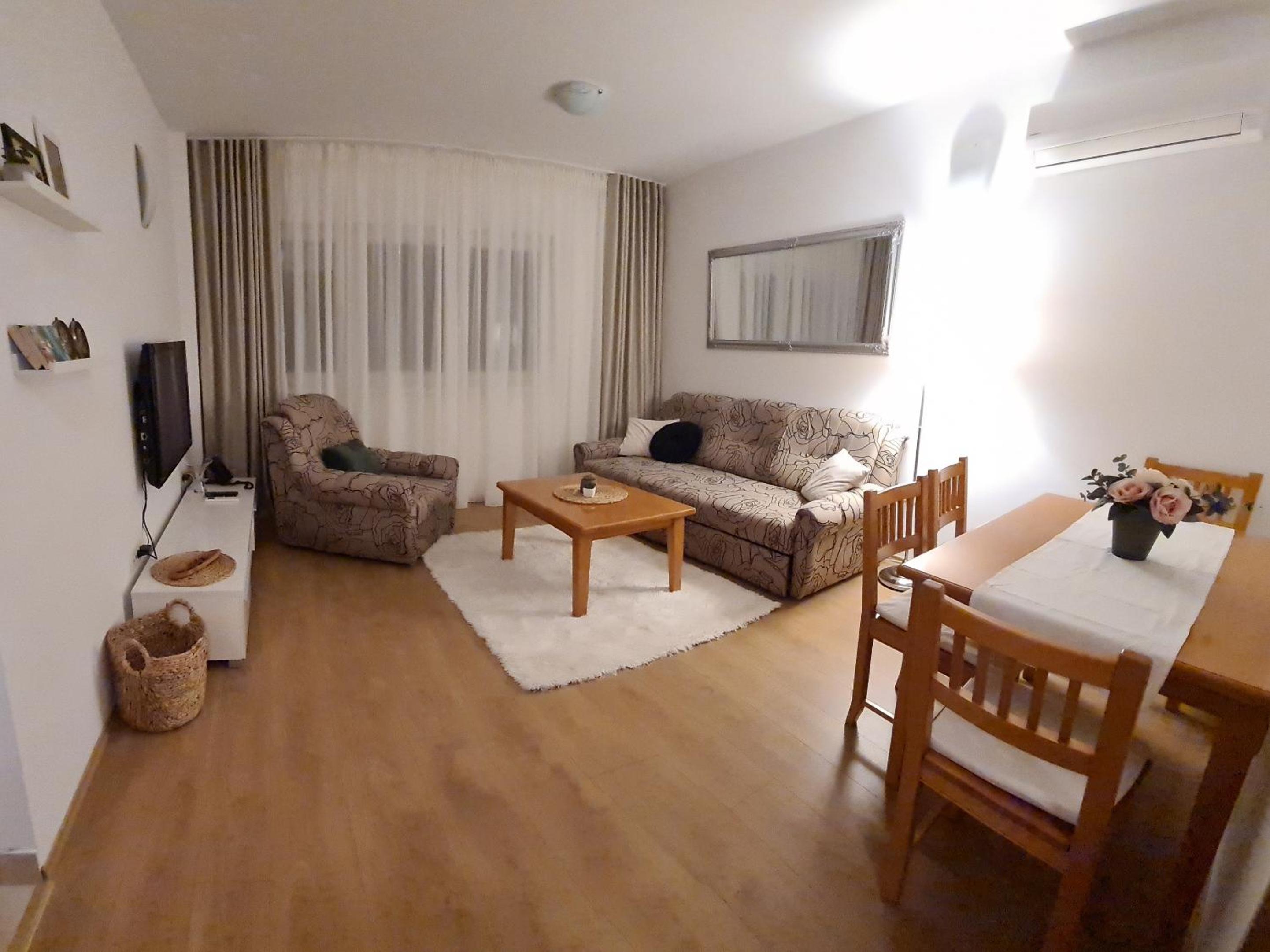One-Bedroom Apartment photo 1