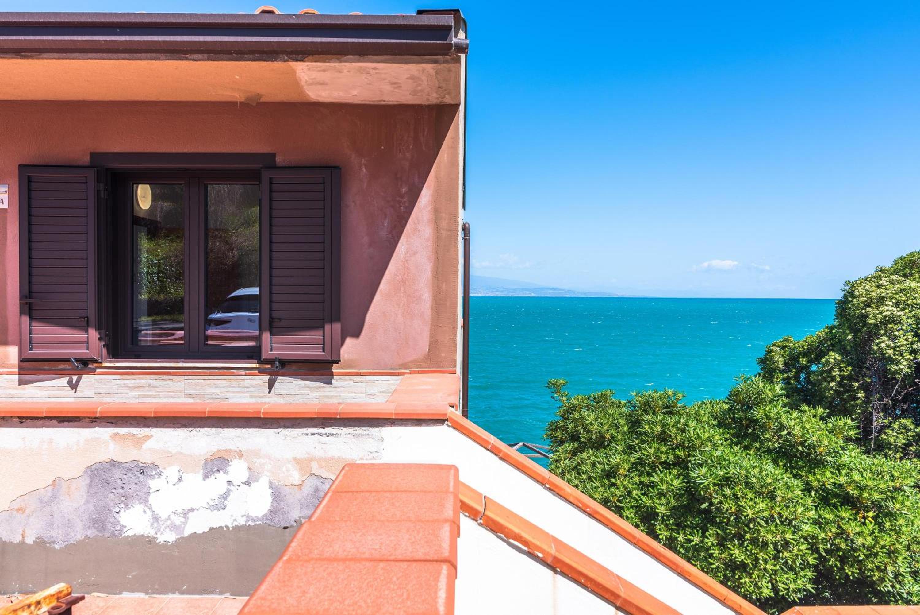 Two-Bedroom Deluxe Apartment with Ocean View photo 2