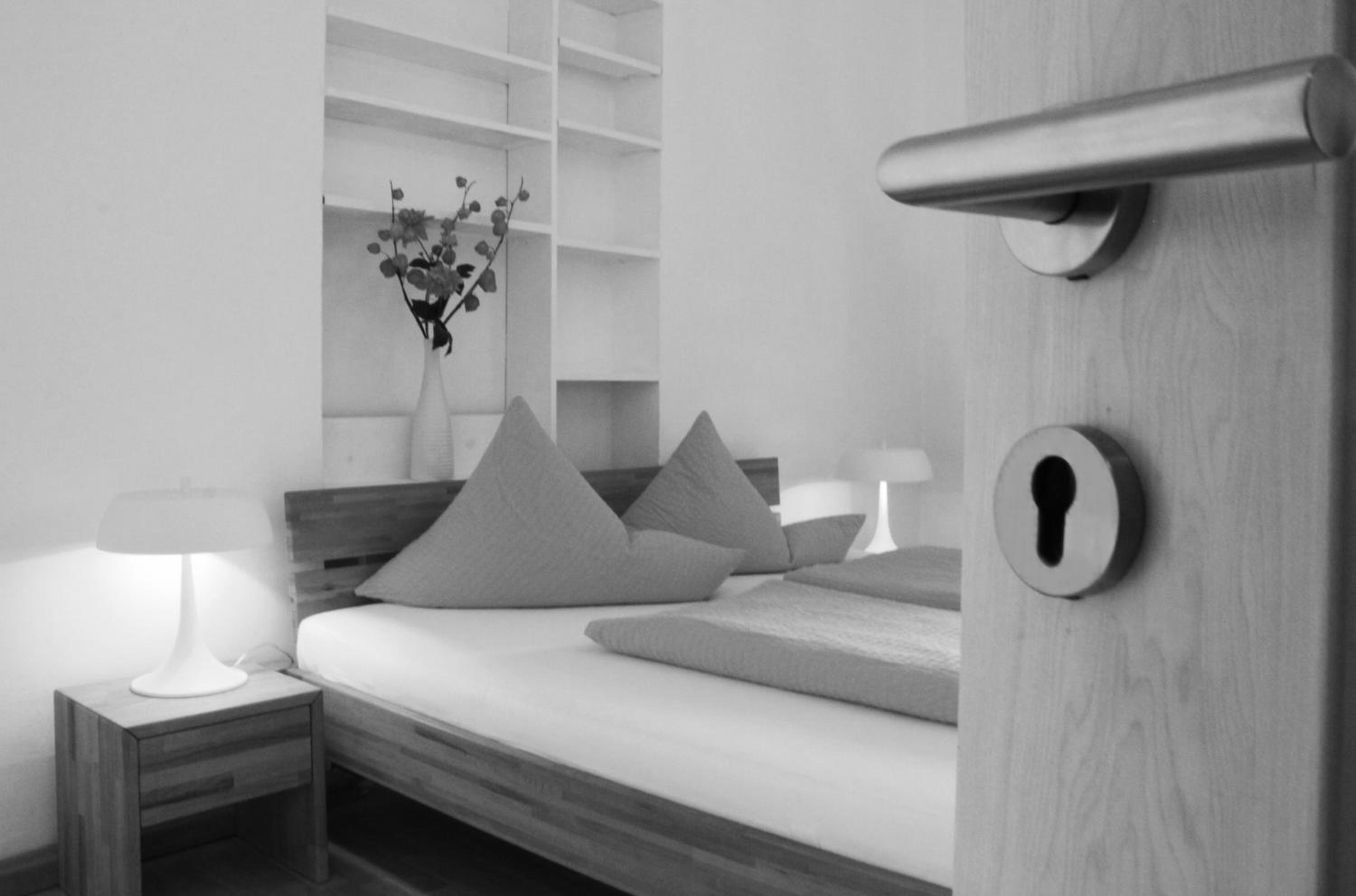 Double Room with Private Bathroom - Photo 2