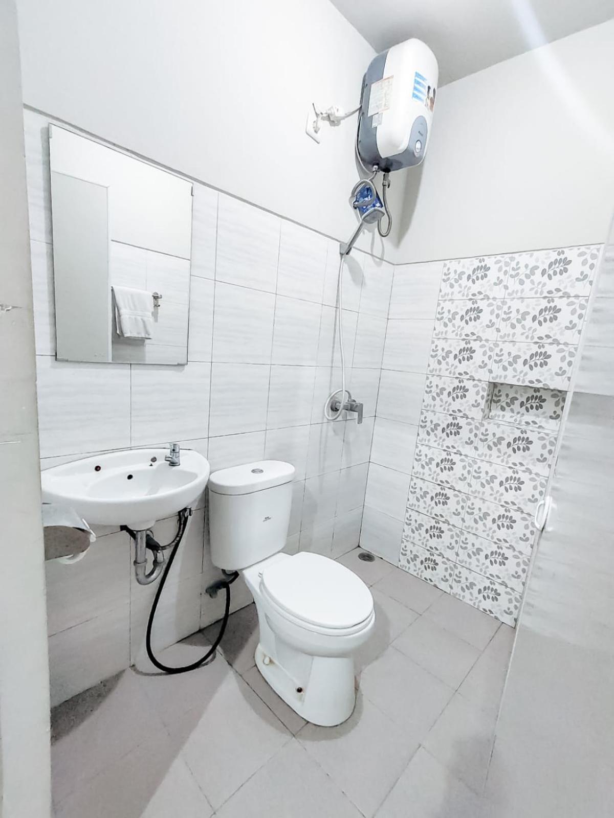 Standard Twin Room - Photo 8