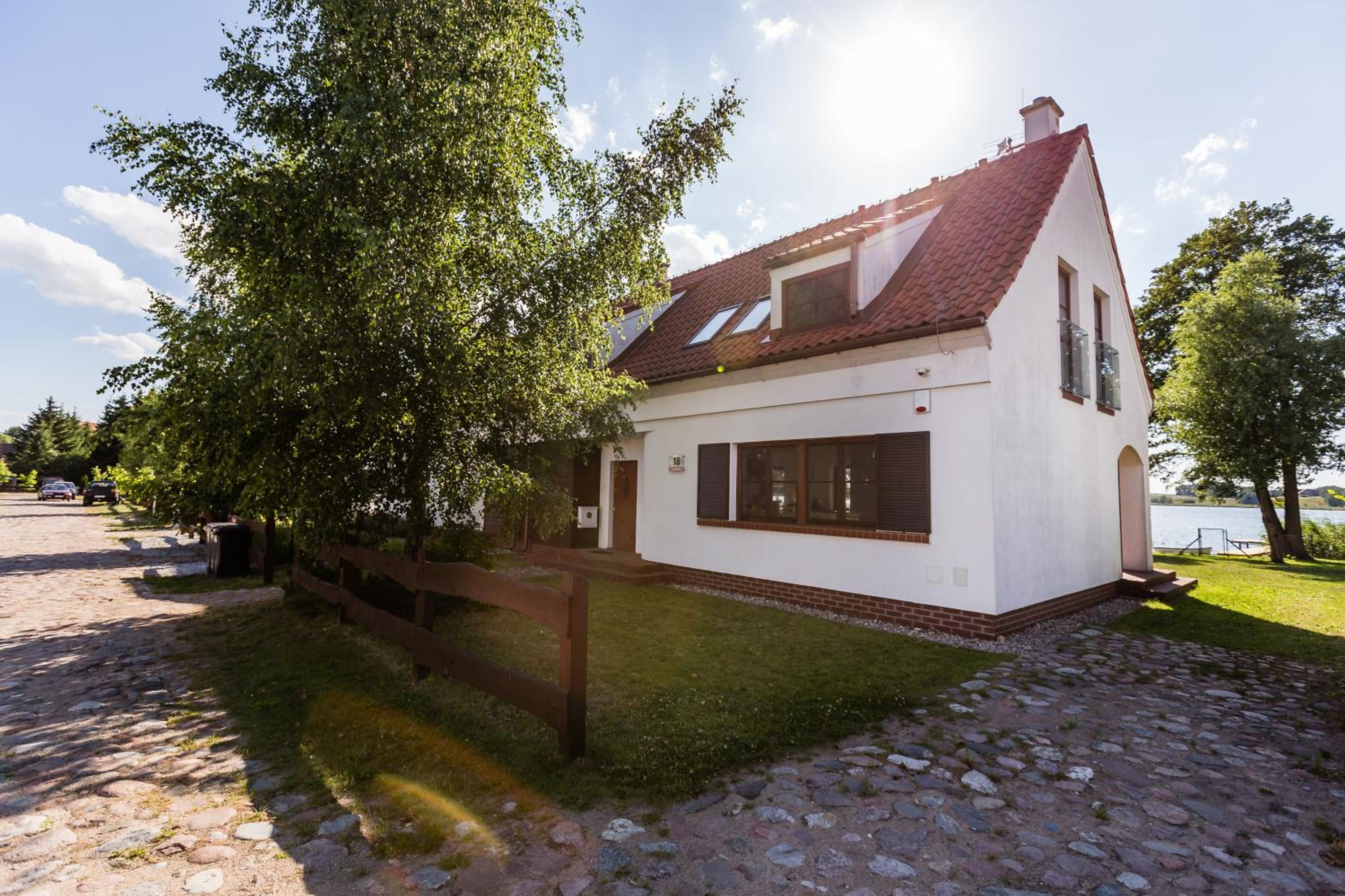 Three-Bedroom House - with private pier and a boat - 18 Zamkowa Street photo 2