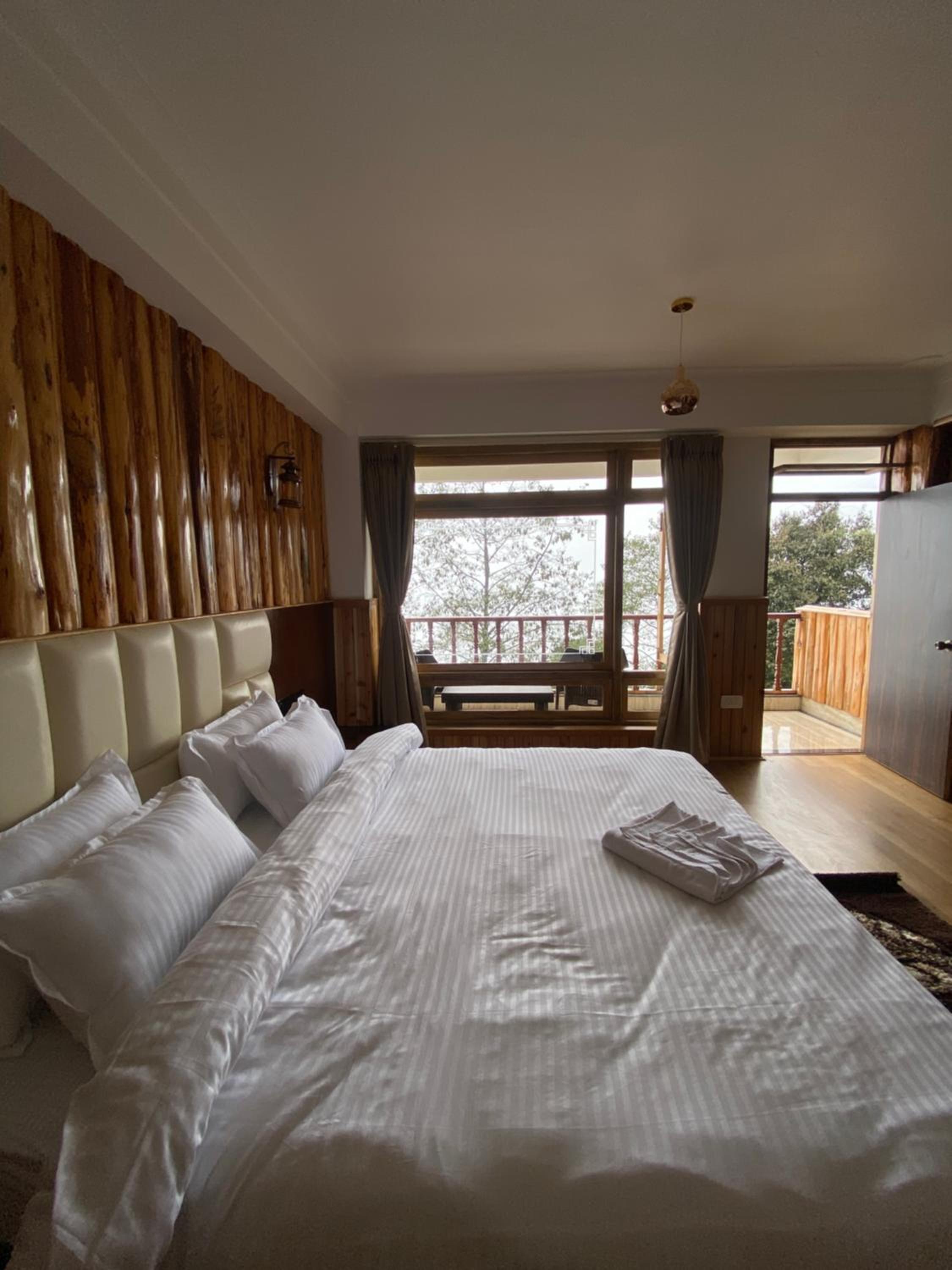 King Room with Mountain View photo 2