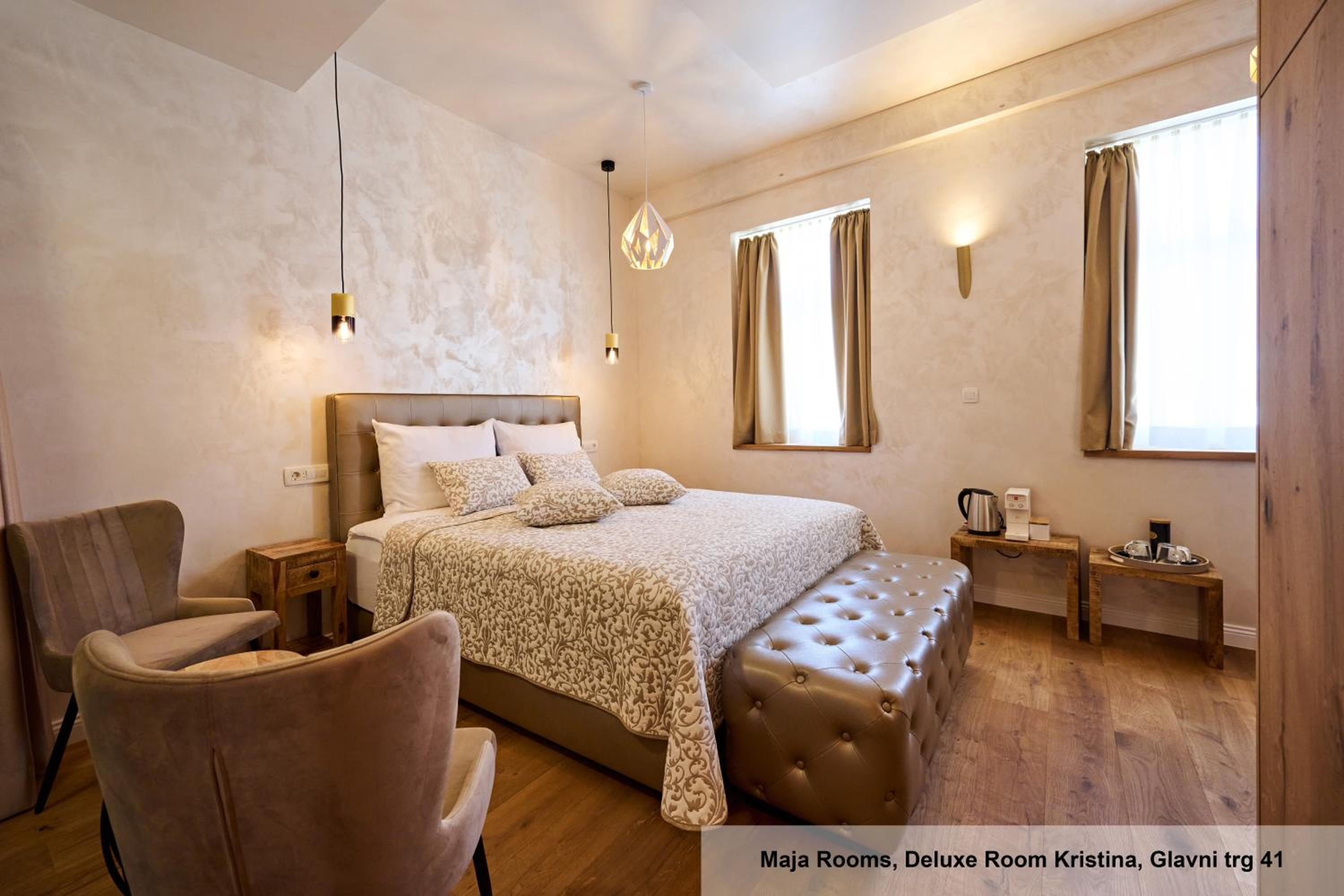 Deluxe Double Room with Bath - Photo 4