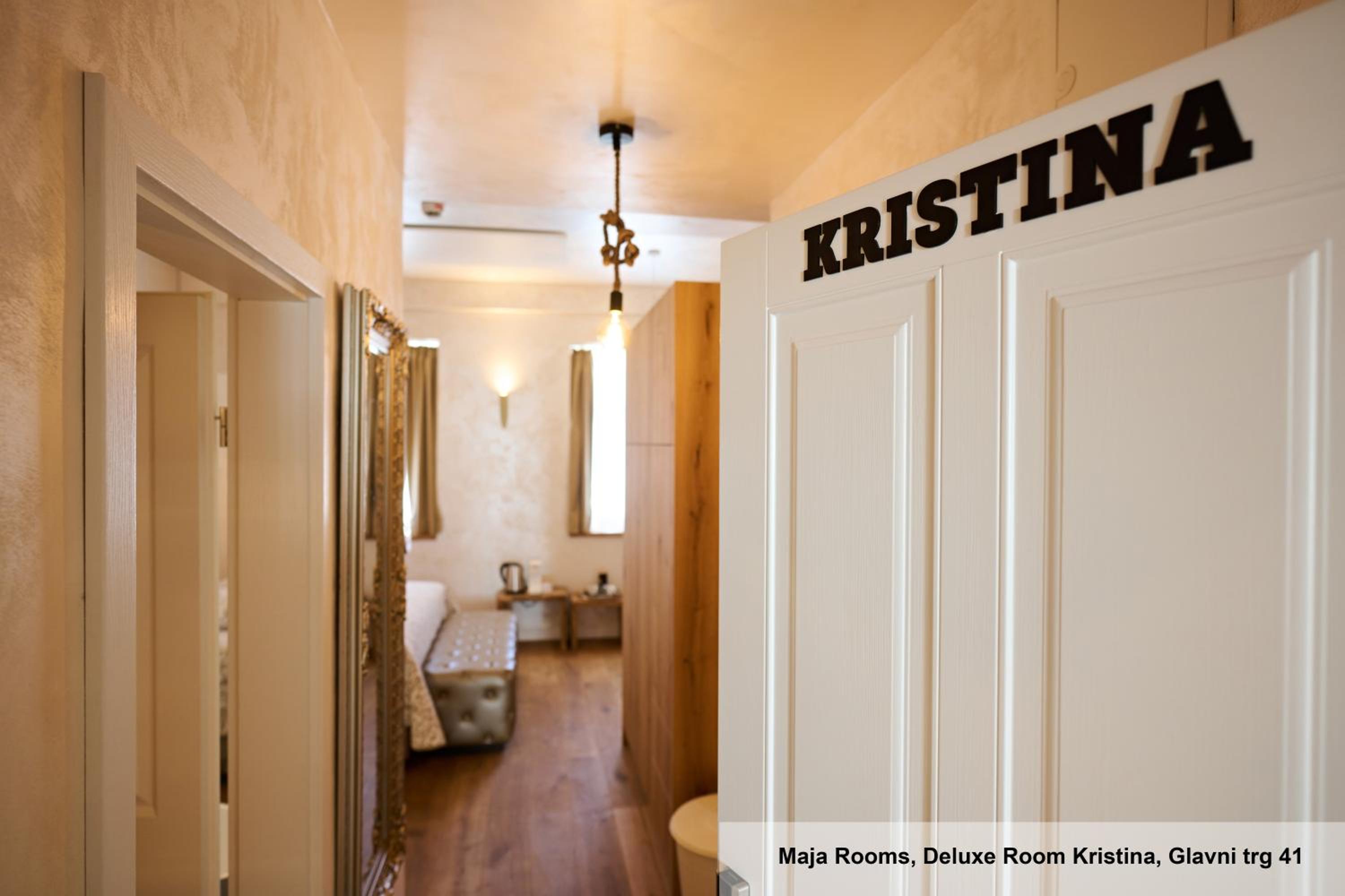 Deluxe Double Room with Bath - Photo 6