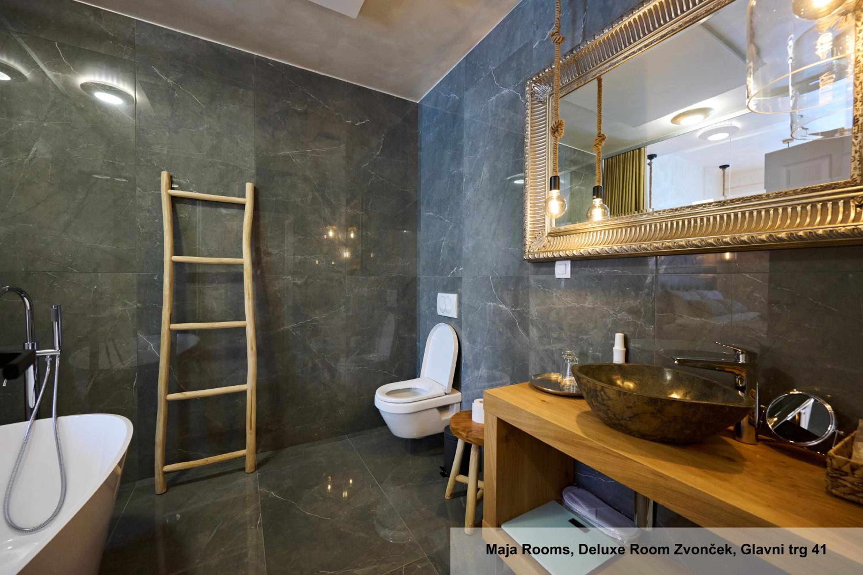 Deluxe Double Room with Bath - Photo 15