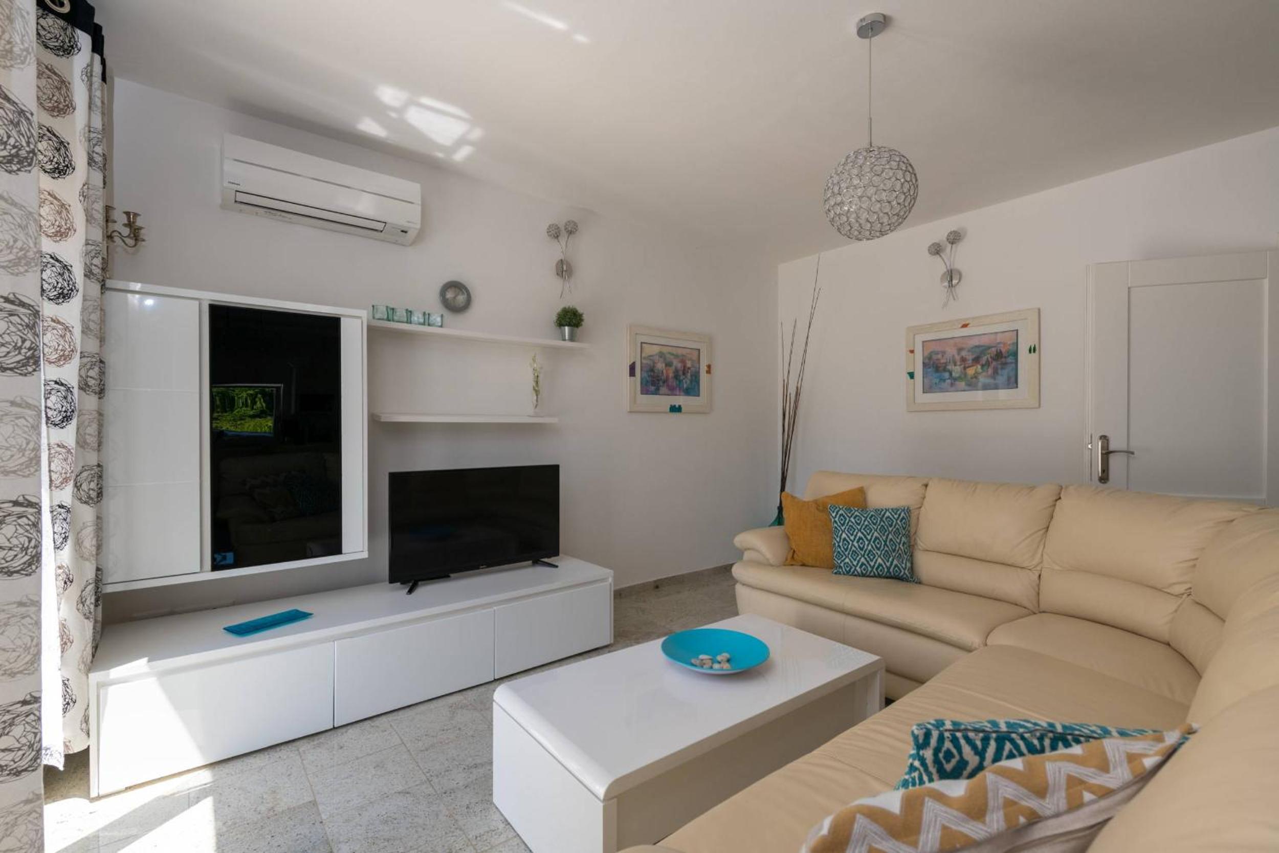 Villa photo 1
