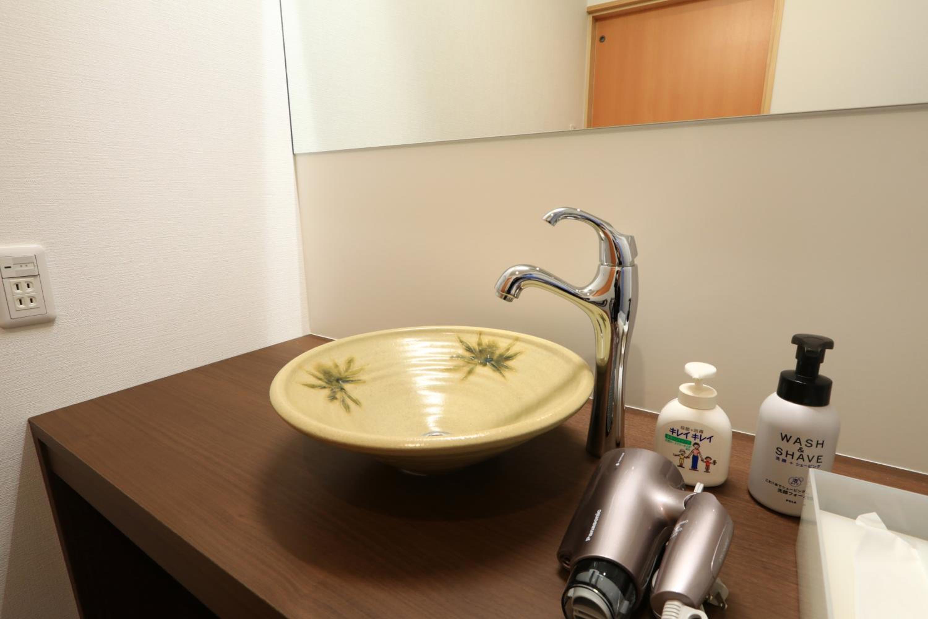 Twin Room with Private Bathroom photo 3