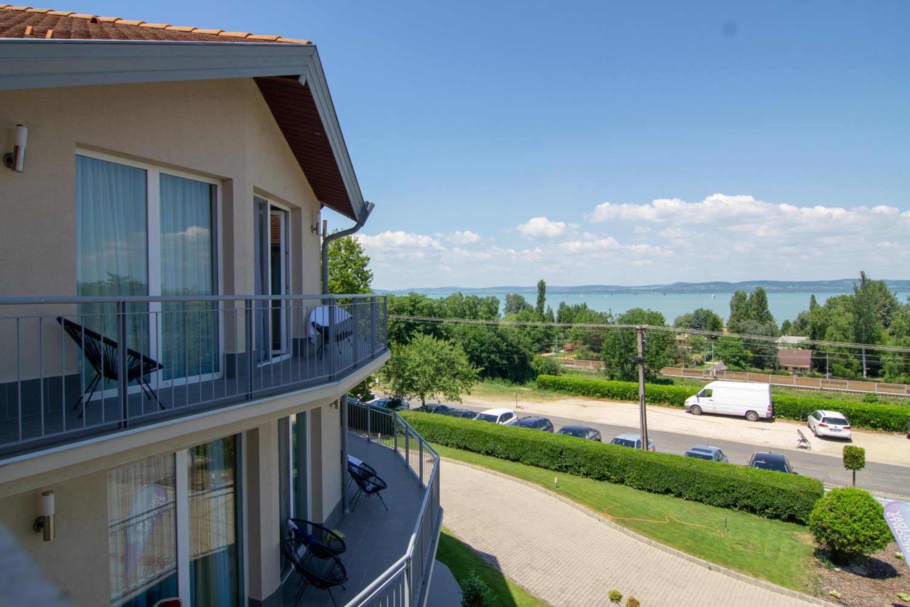 Superior Double or Twin Room with Lake View - Photo 4