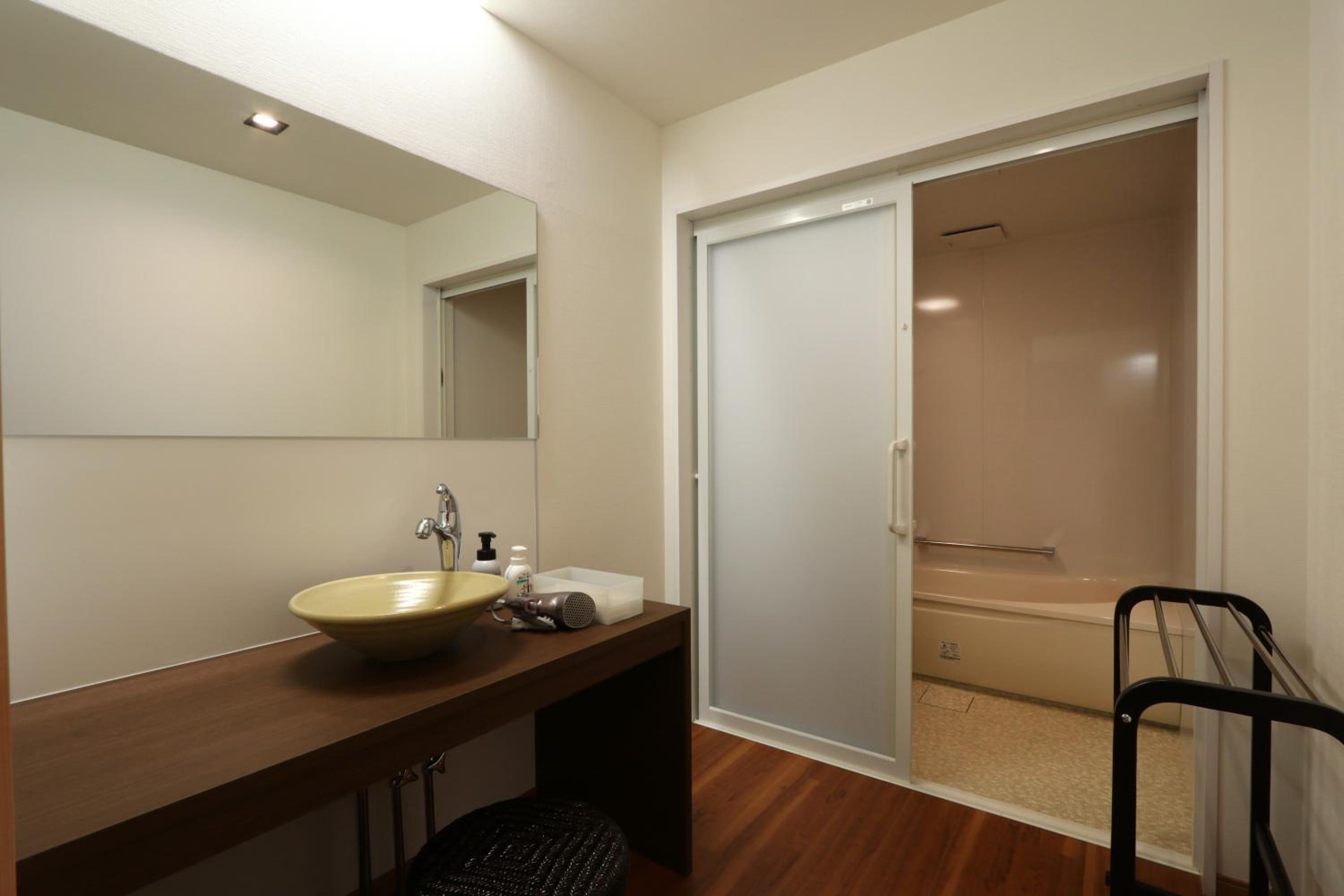 Family Room with Private Bathroom photo 3