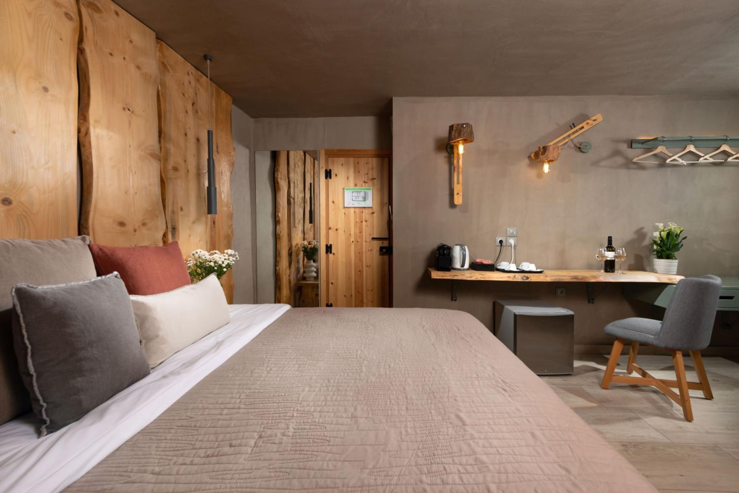 The Wood Junior Suite with Hot Tub - Photo 24