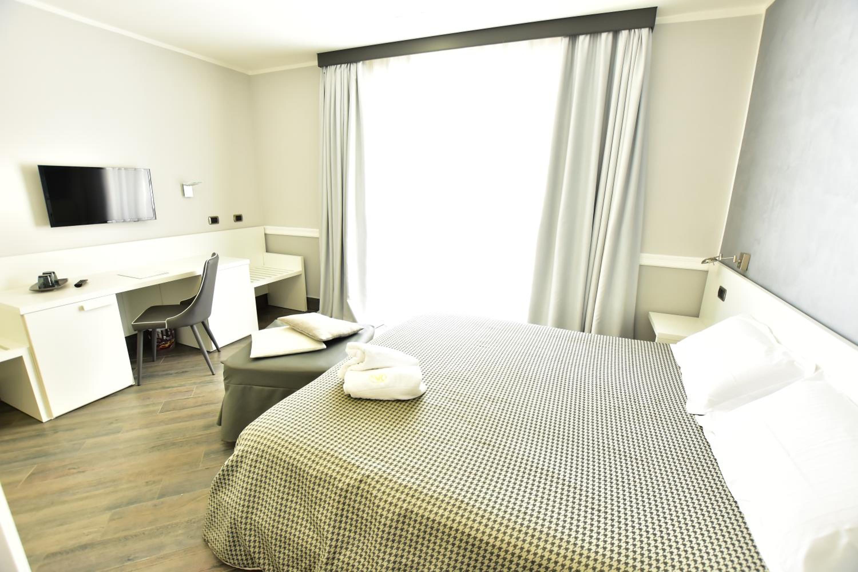Double or Twin Room - Photo 2