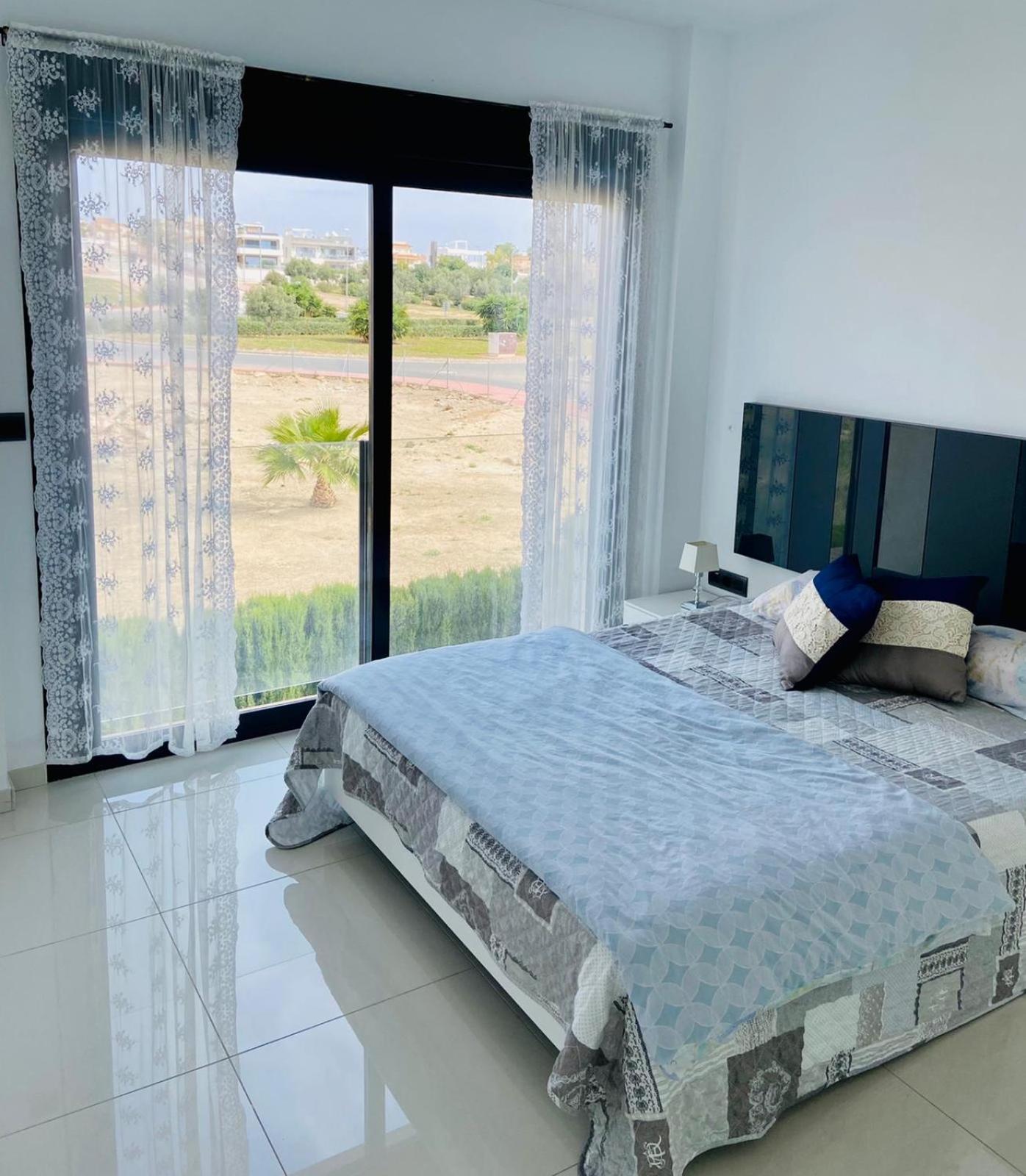 Villa de Tres Habitaciones