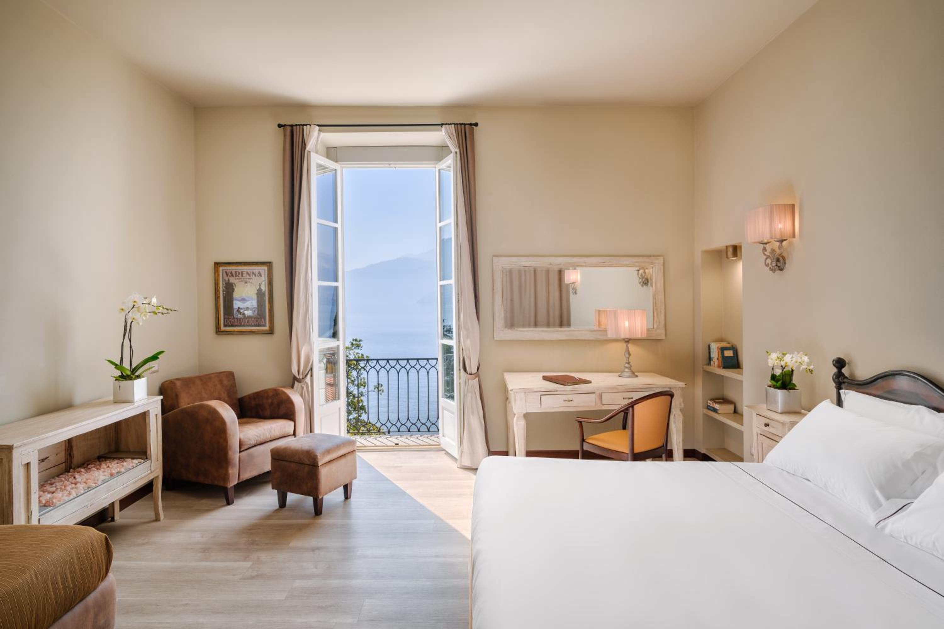 Junior Suite with Lake View - Photo 5