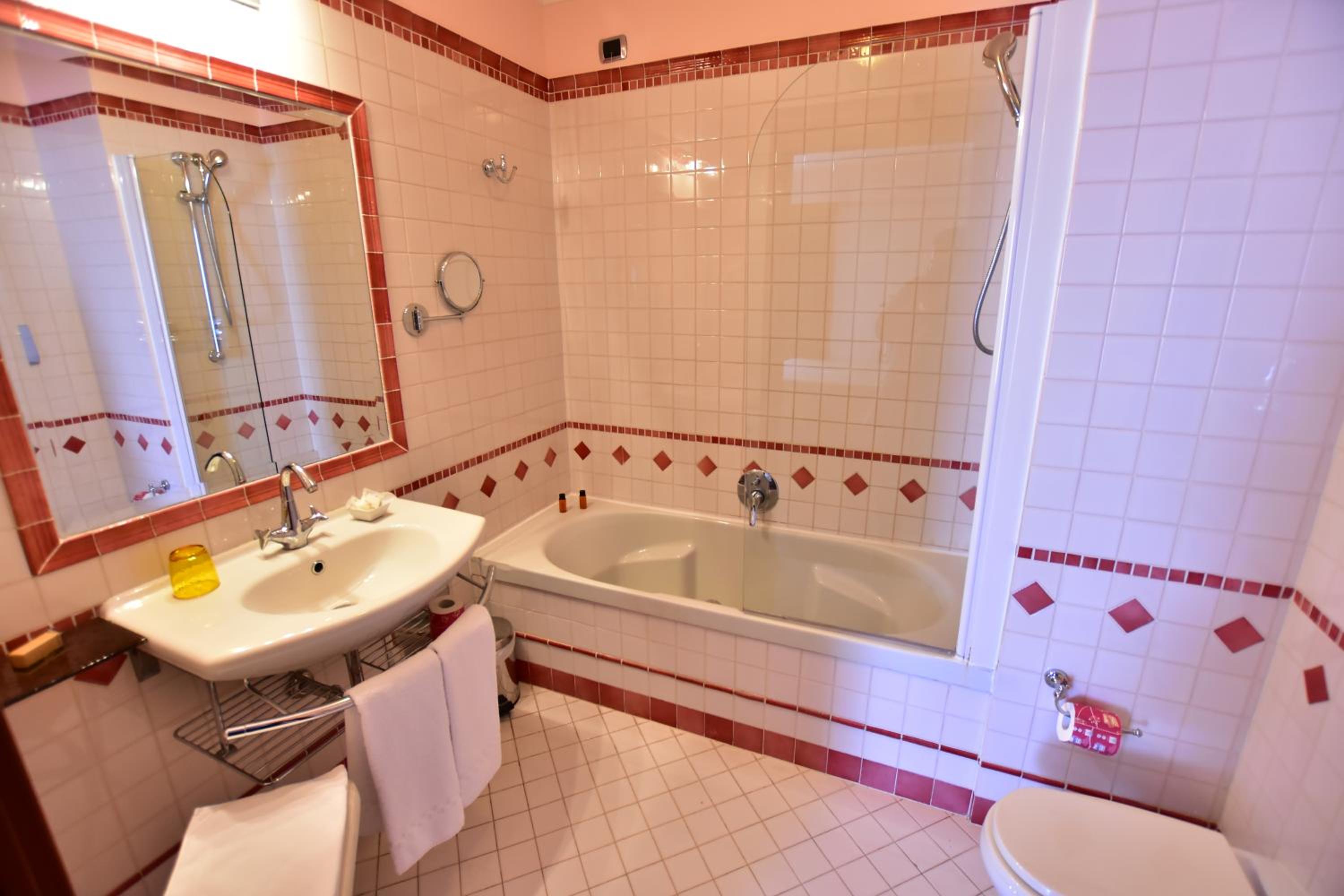 Deluxe Double or Twin Room - Photo 3