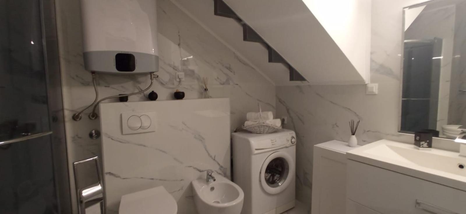 One-Bedroom Apartment - Photo 39
