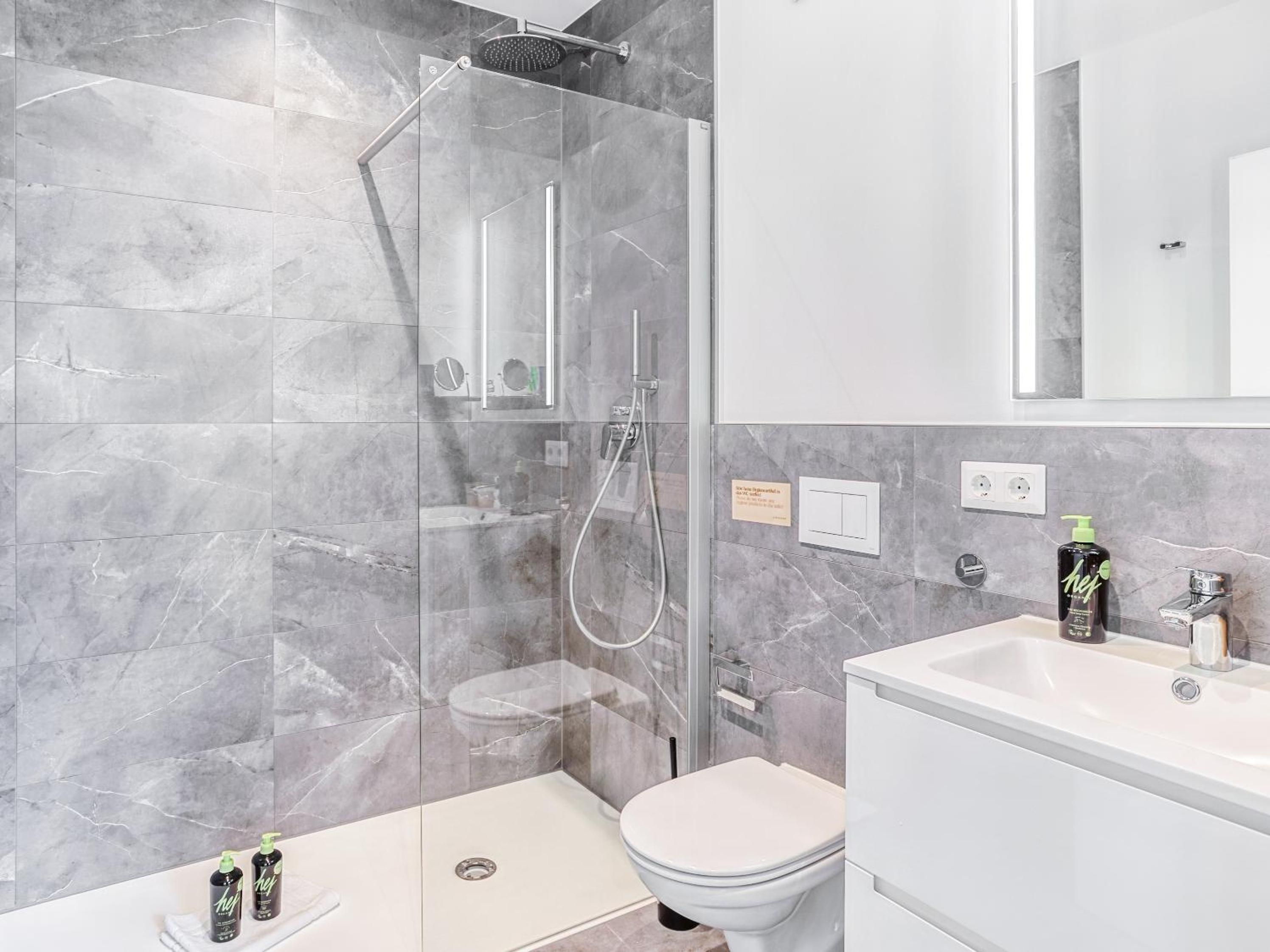 Suite M - Photo 16