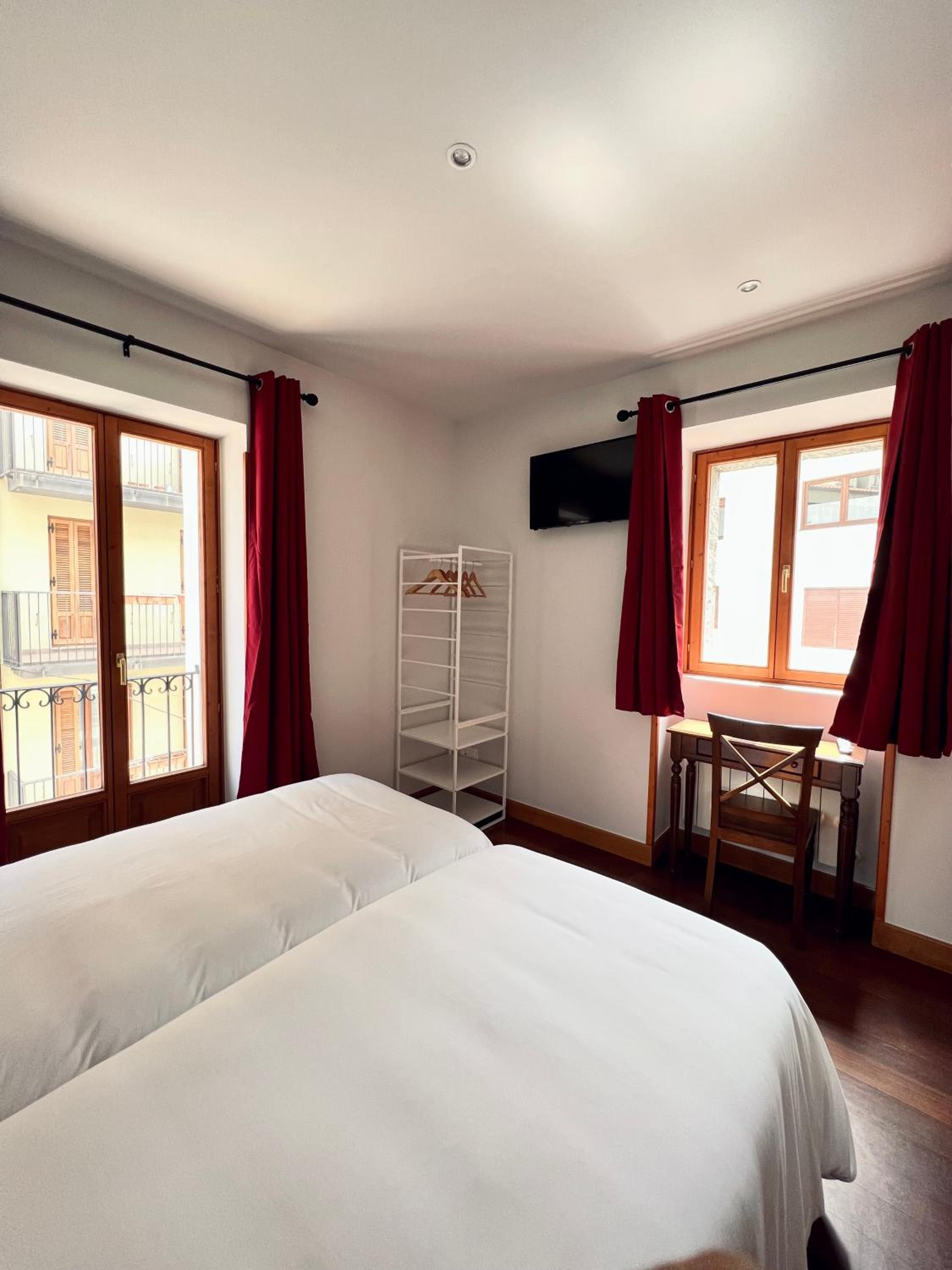 Standard Double Room - Photo 3