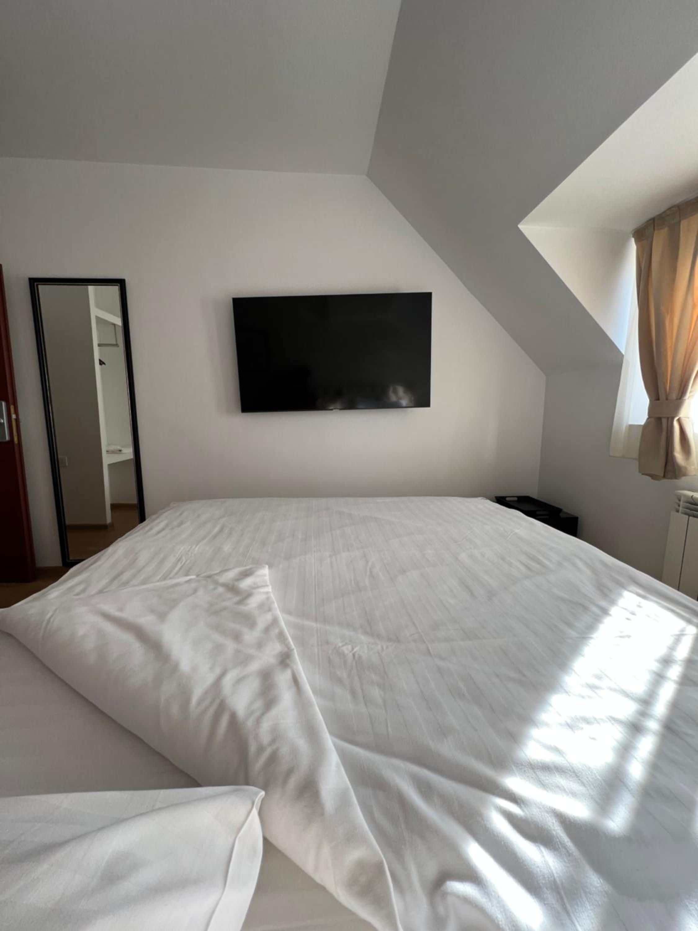 Superior Double Room - Photo 8