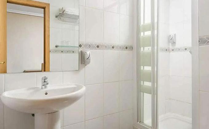 Twin Room - Photo 2